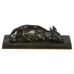 Estudio de bronce animalier de mediados del siglo XIX titulado "Cierva reclinada" de A L Barye