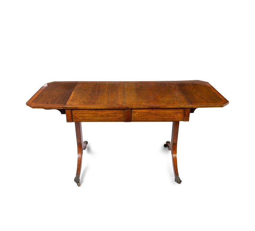 Inglese Mid Century Antiques Tavolo da scrittura Pembroke in mogano inglese antico in vendita