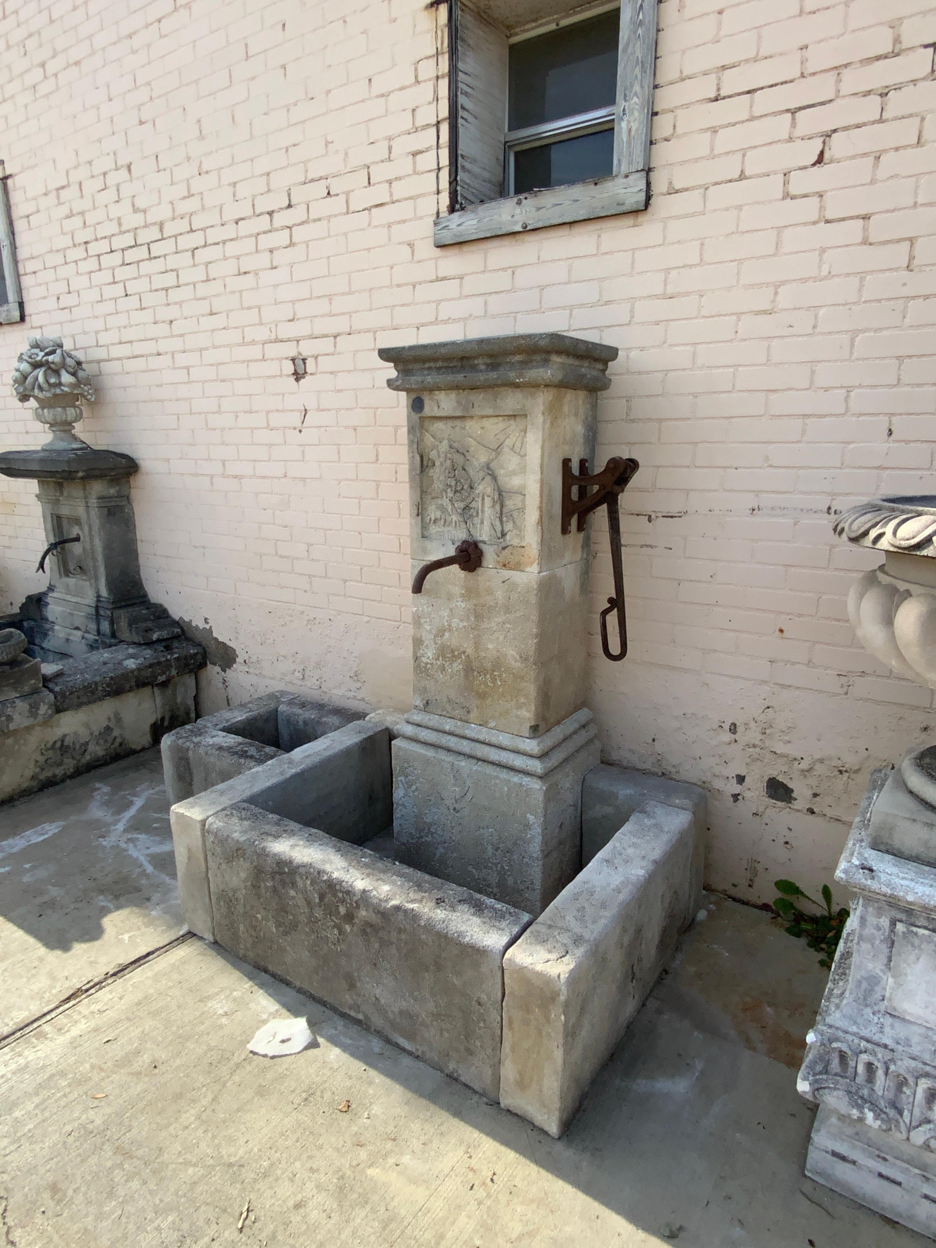 Mid-19th Century Antique Fountain with Antique Pump In Good Condition In Dallas, TX