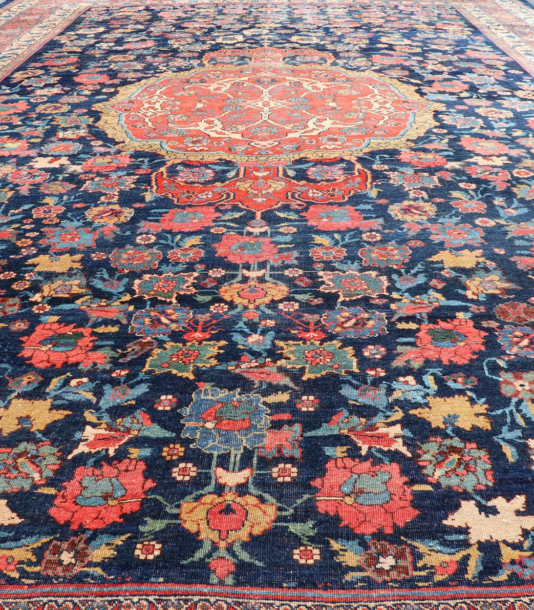 Late 19th Century Antique Persian Bidjar Rug with Central Medallion Navy Field For Sale 3
