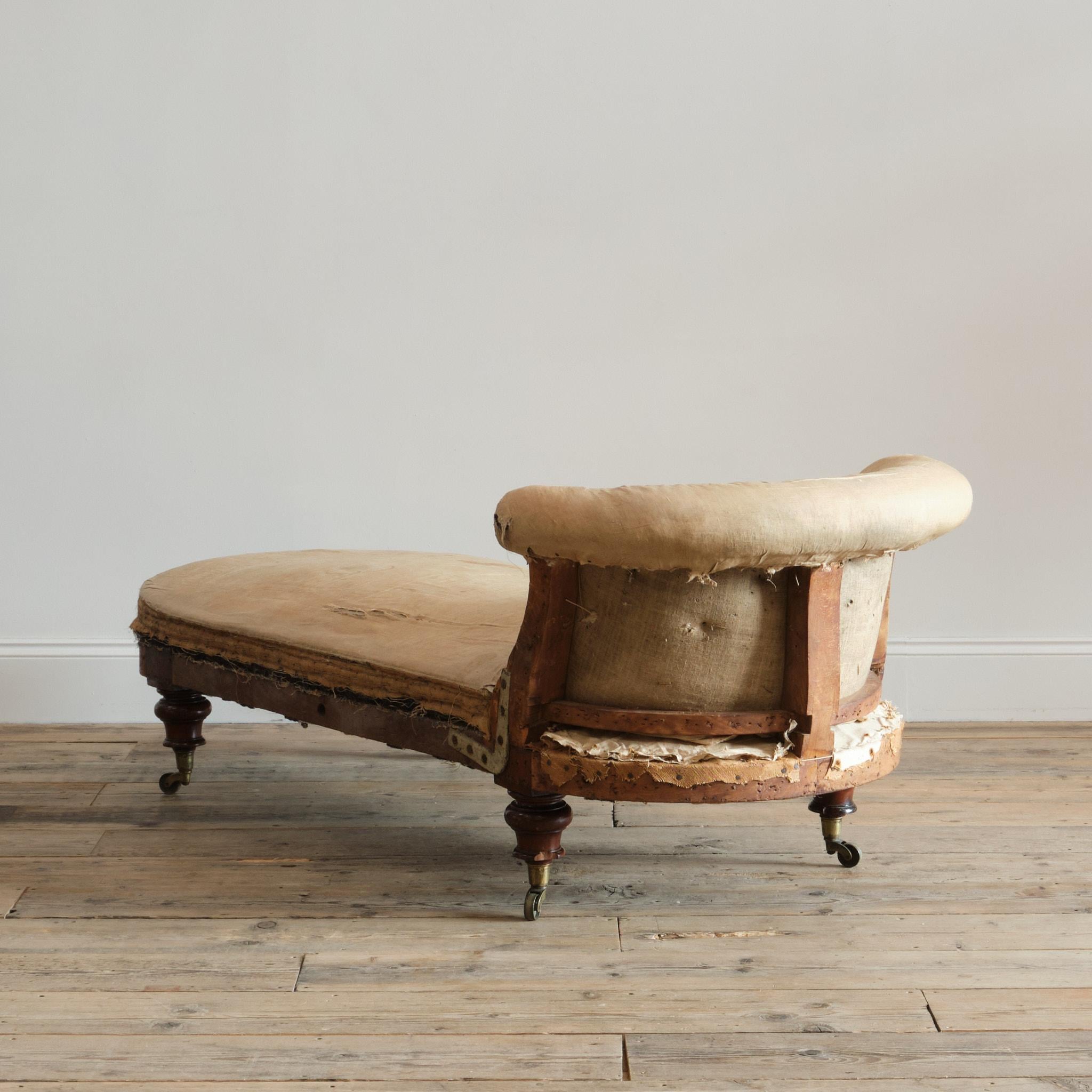 Victorian Mid 19th Century Barrel Back Daybed For Sale