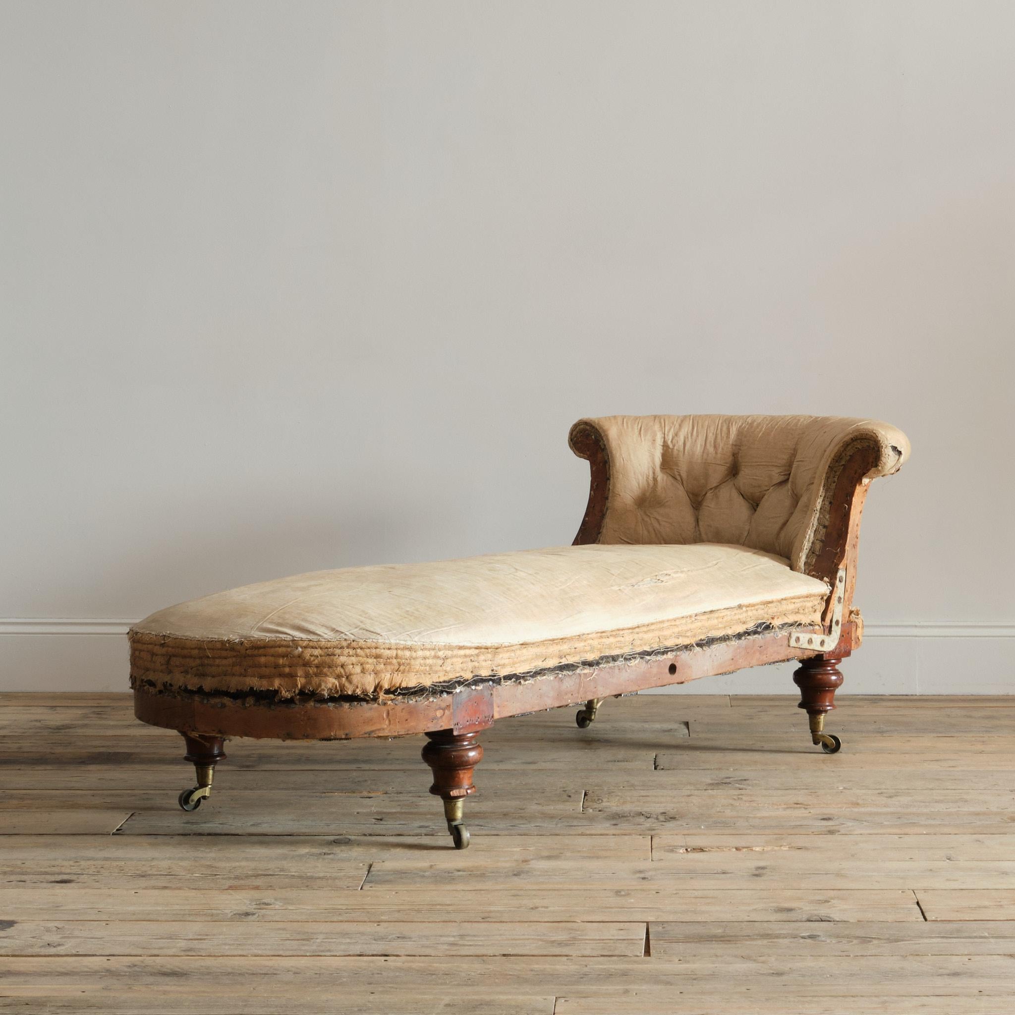 Walnut Mid 19th Century Barrel Back Daybed For Sale