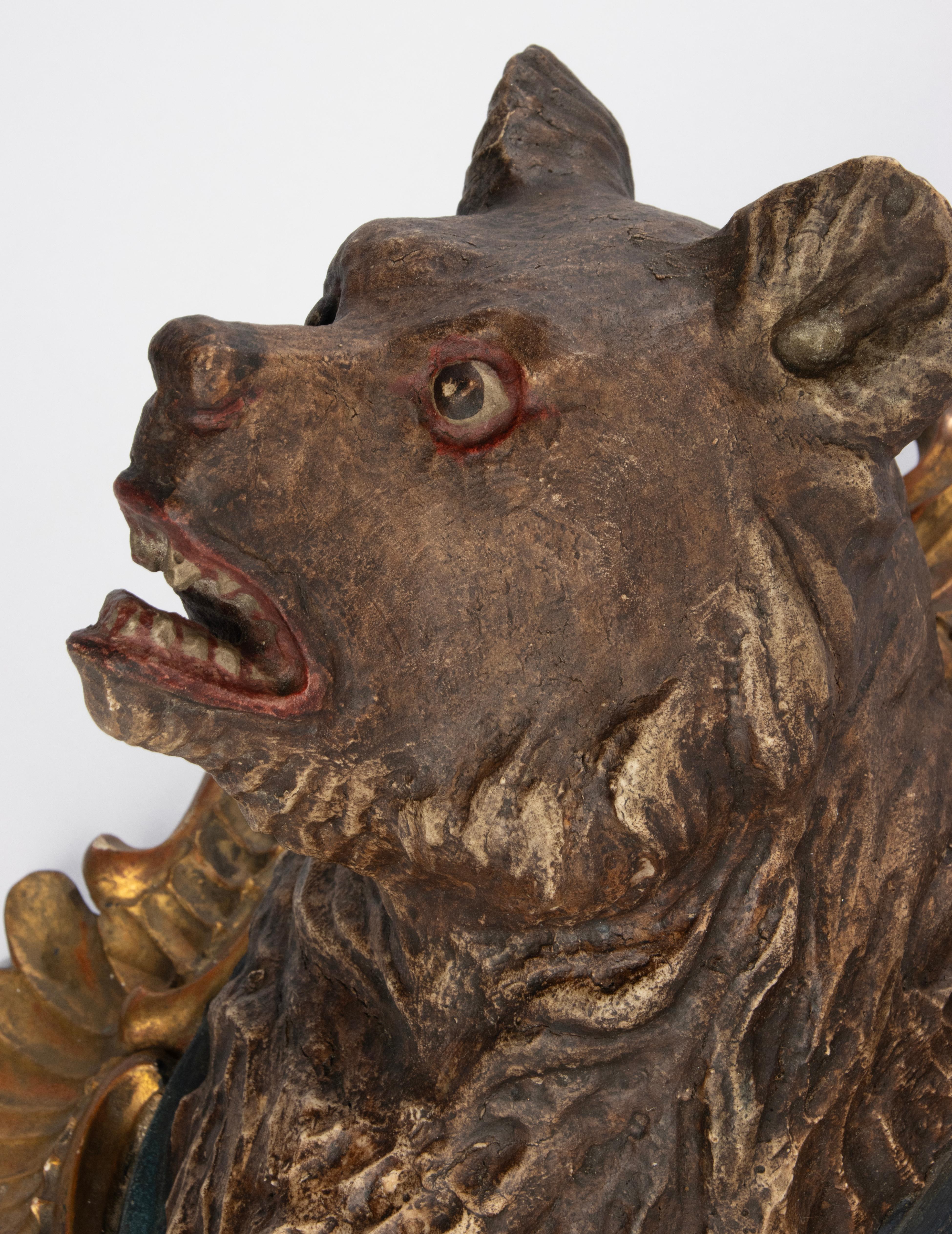 Mid 19th Century Bear Head Wall Sculpture - Black Forest - Hand Sculpted In Good Condition For Sale In Casteren, Noord-Brabant