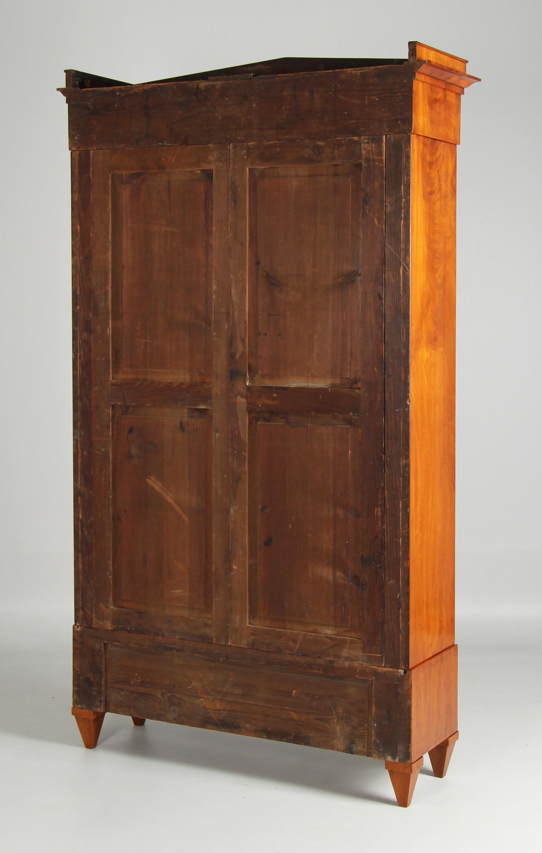 Biedermeier-Bücherregal, Vitrinenschrank, Mahagoni gebleichter Mahagoni, Mitte des 19. Jahrhunderts im Angebot 10