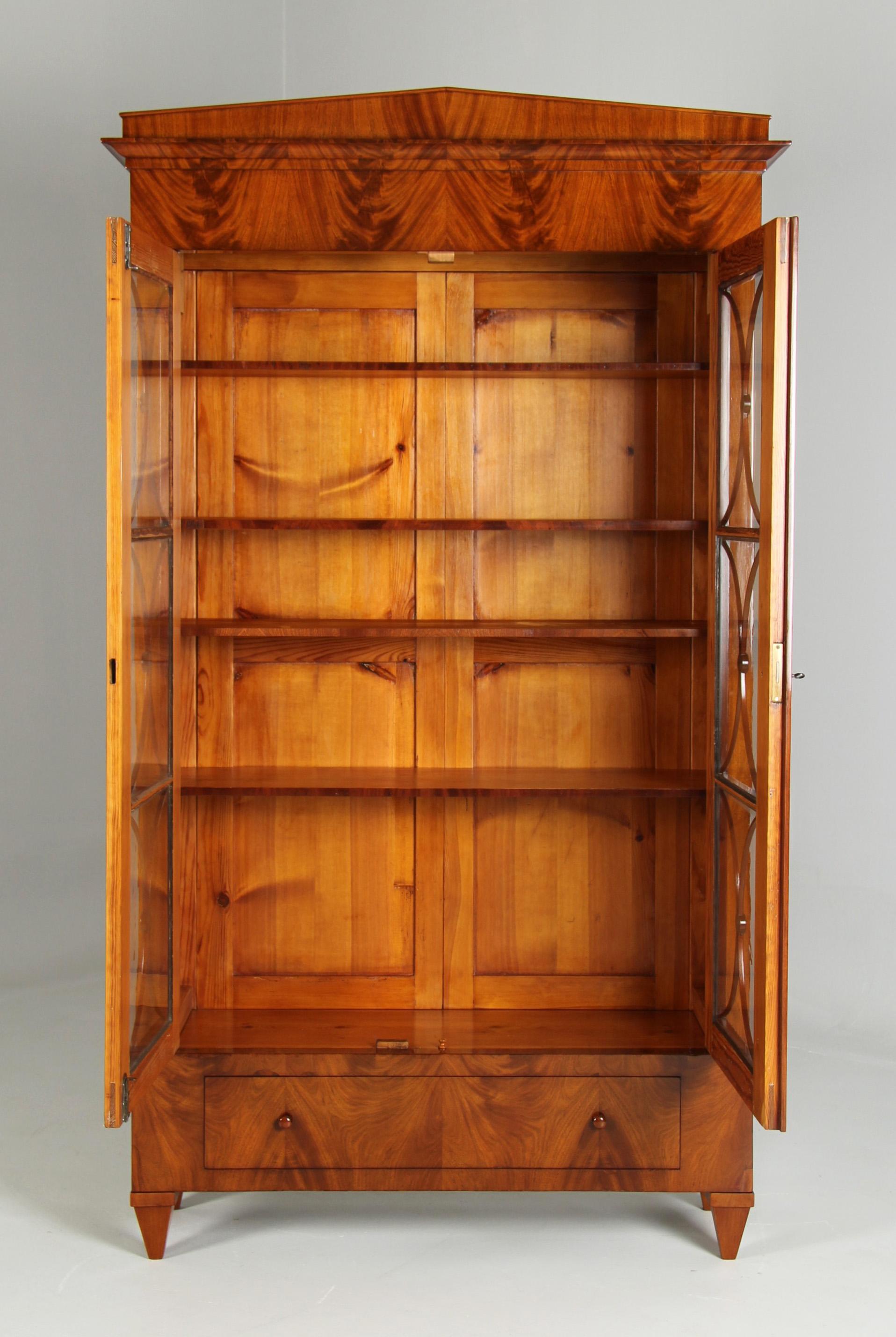 Biedermeier-Bücherregal, Vitrinenschrank, Mahagoni gebleichter Mahagoni, Mitte des 19. Jahrhunderts im Angebot 4