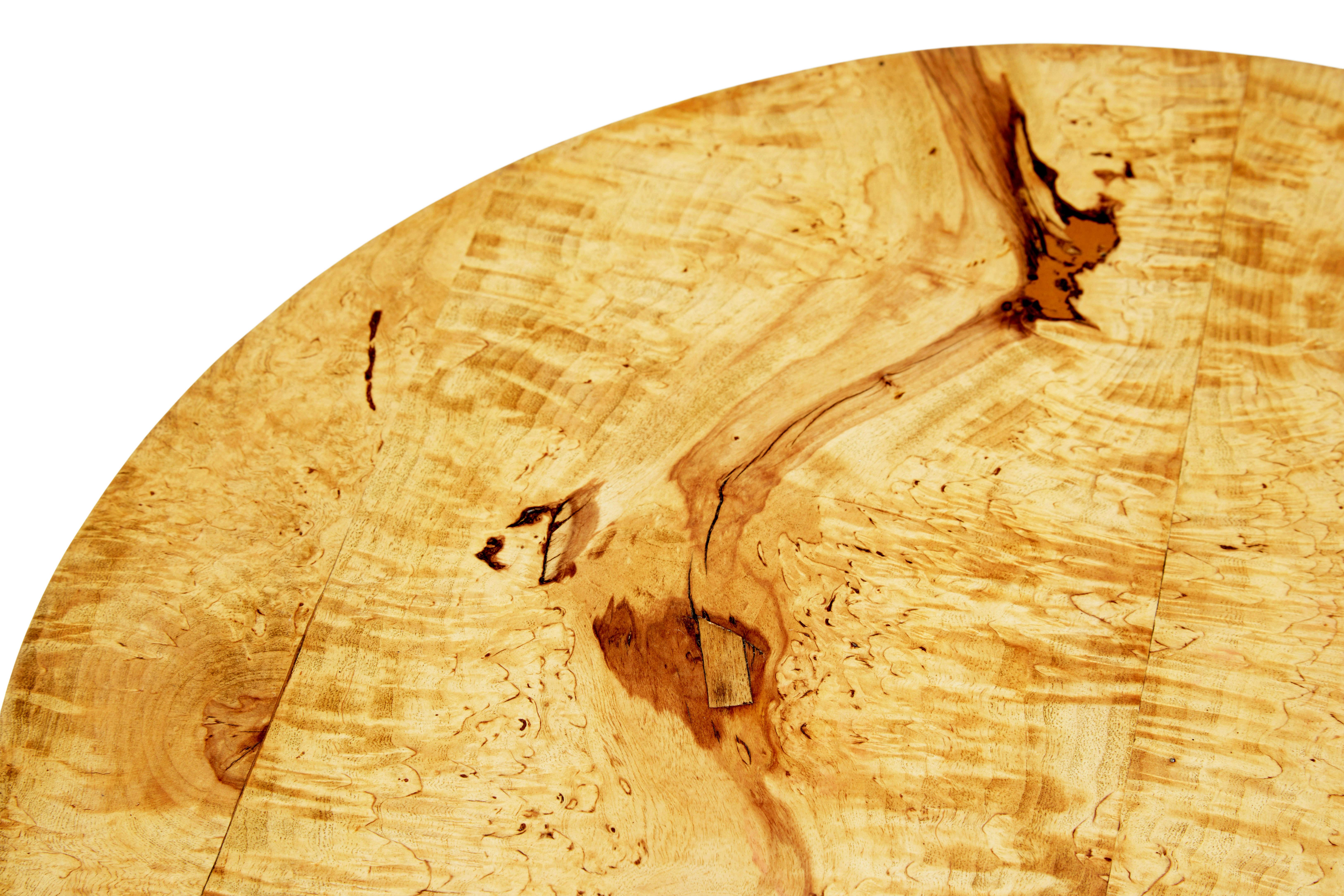 Suédois Table d'appoint en racine de bouleau du milieu du 19e siècle