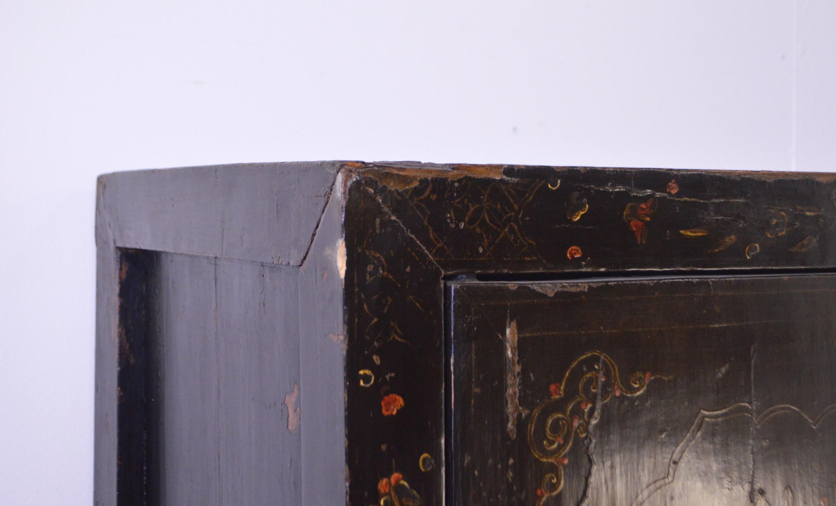 Mid-19th Century Black Lacquered Chinese Cabinet Hand-Painted For Sale 10