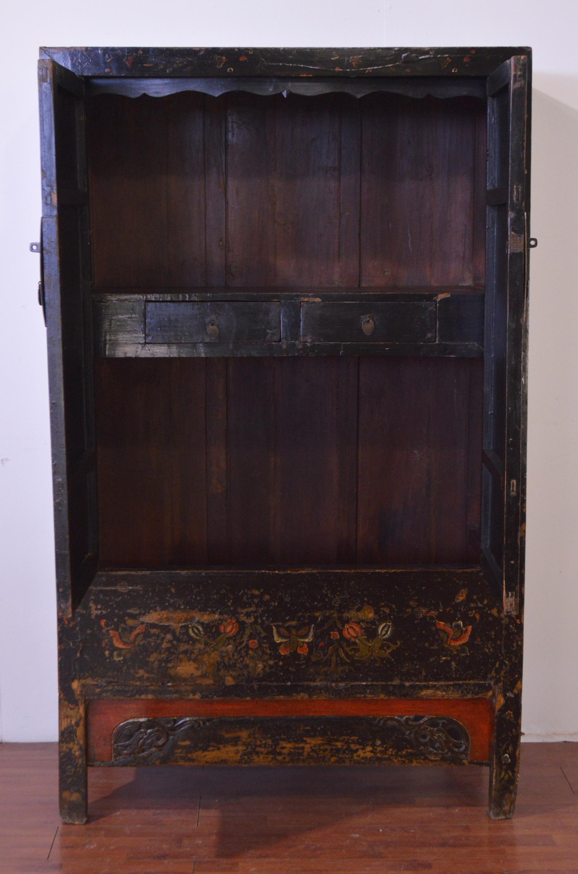Mid-19th Century Black Lacquered Chinese Cabinet Hand-Painted For Sale 1
