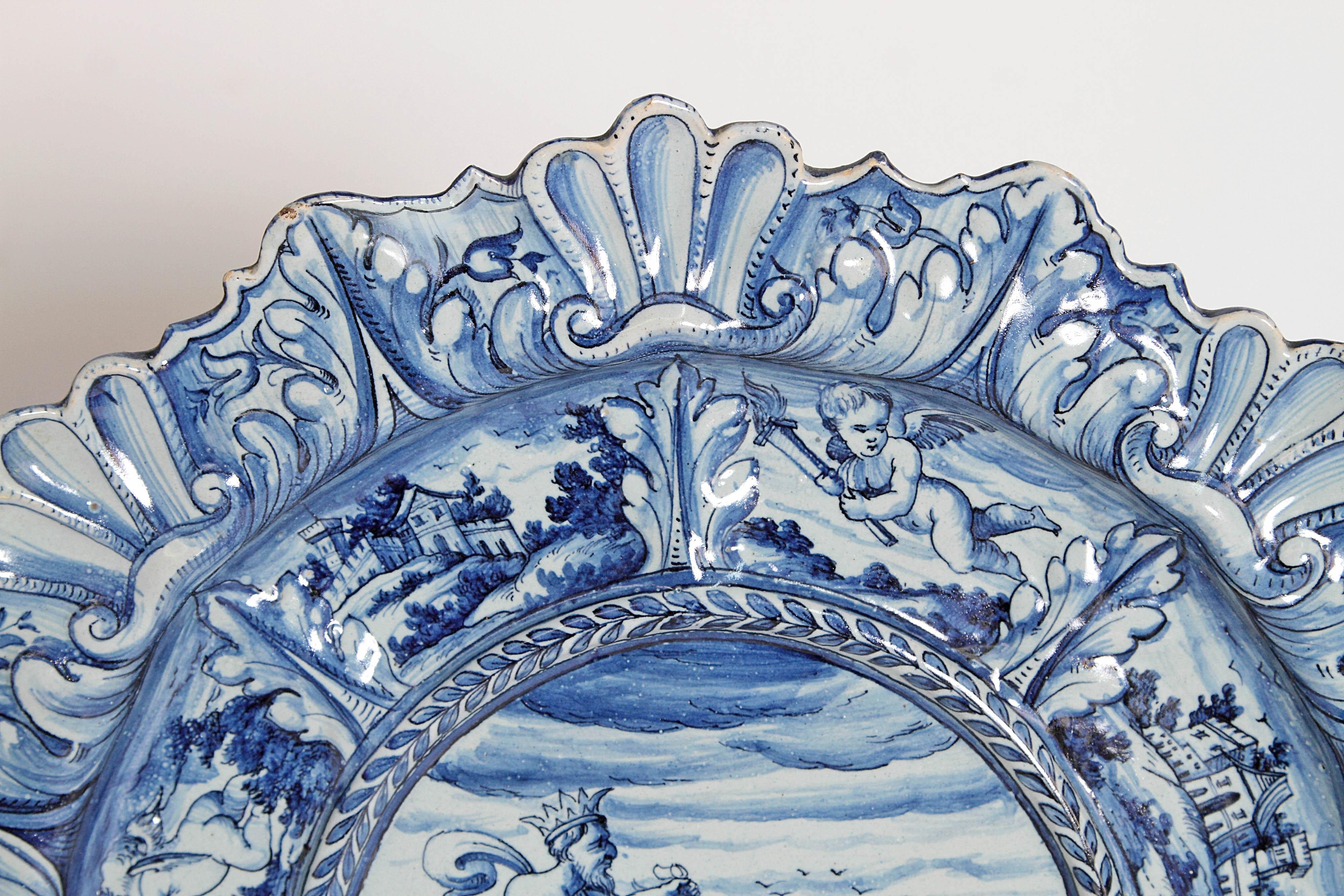 Mid-19th Century Blue and White Delft Italian Charger (Neoklassisch)