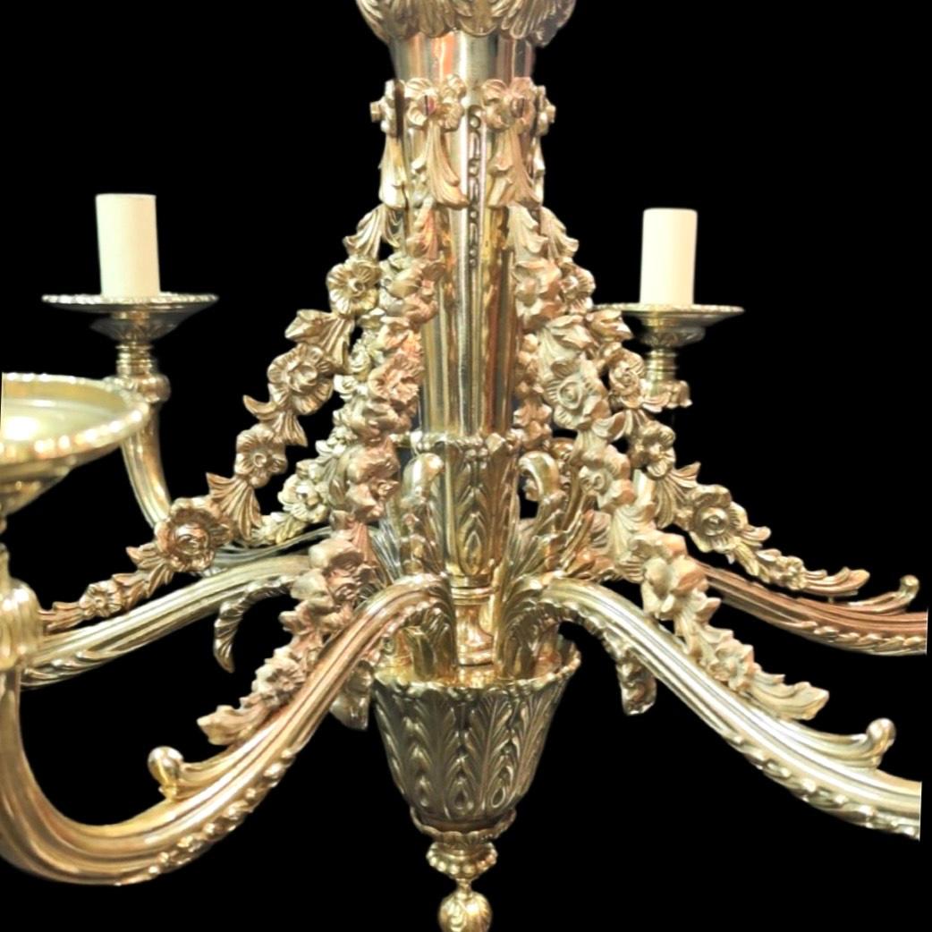 Lampadario in ottone della metà del XIX secolo in vendita 1