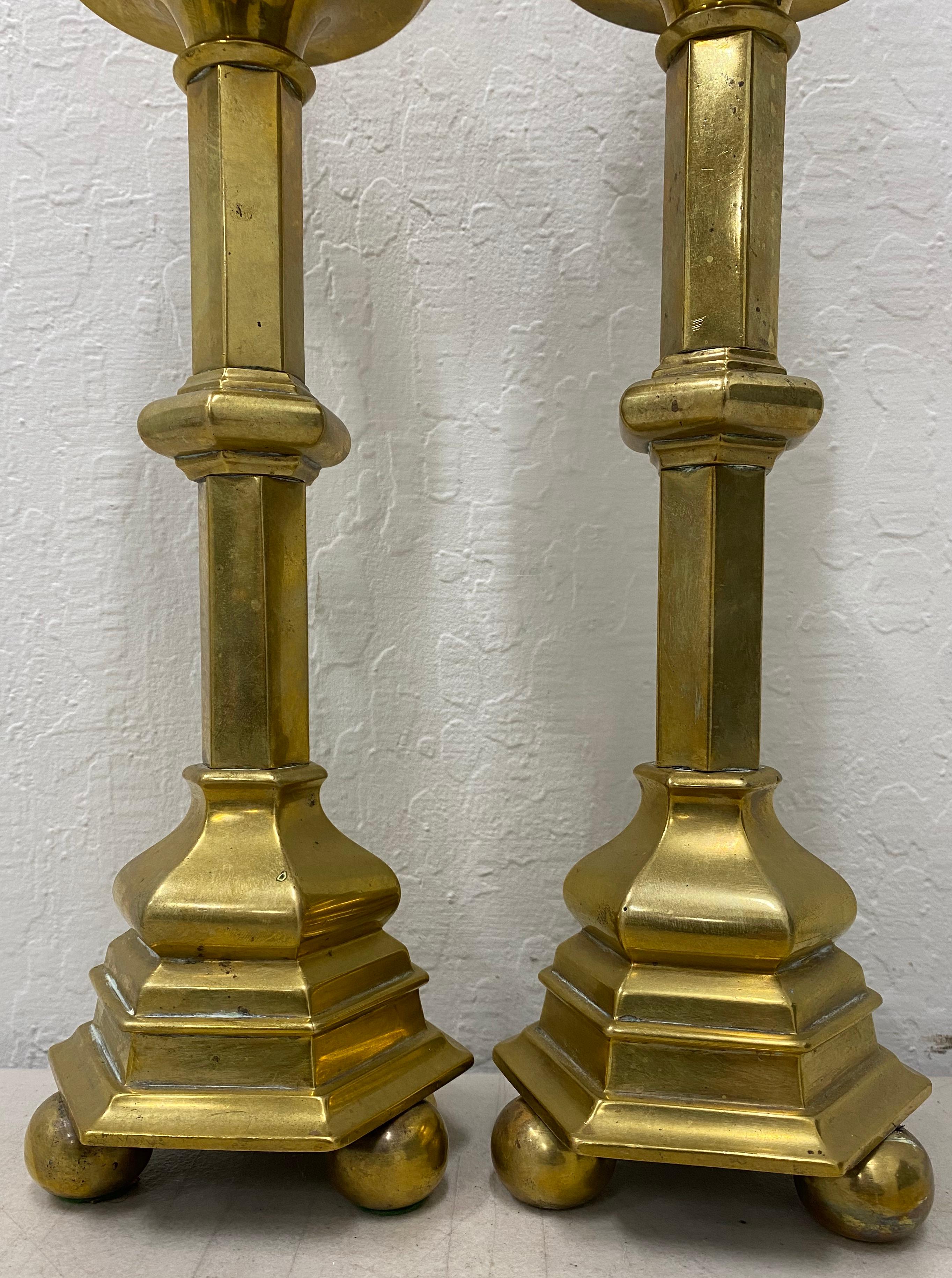 Lampes à huile en laiton du milieu du XIXe siècle transformées en lampes de bureau Bon état - En vente à San Francisco, CA