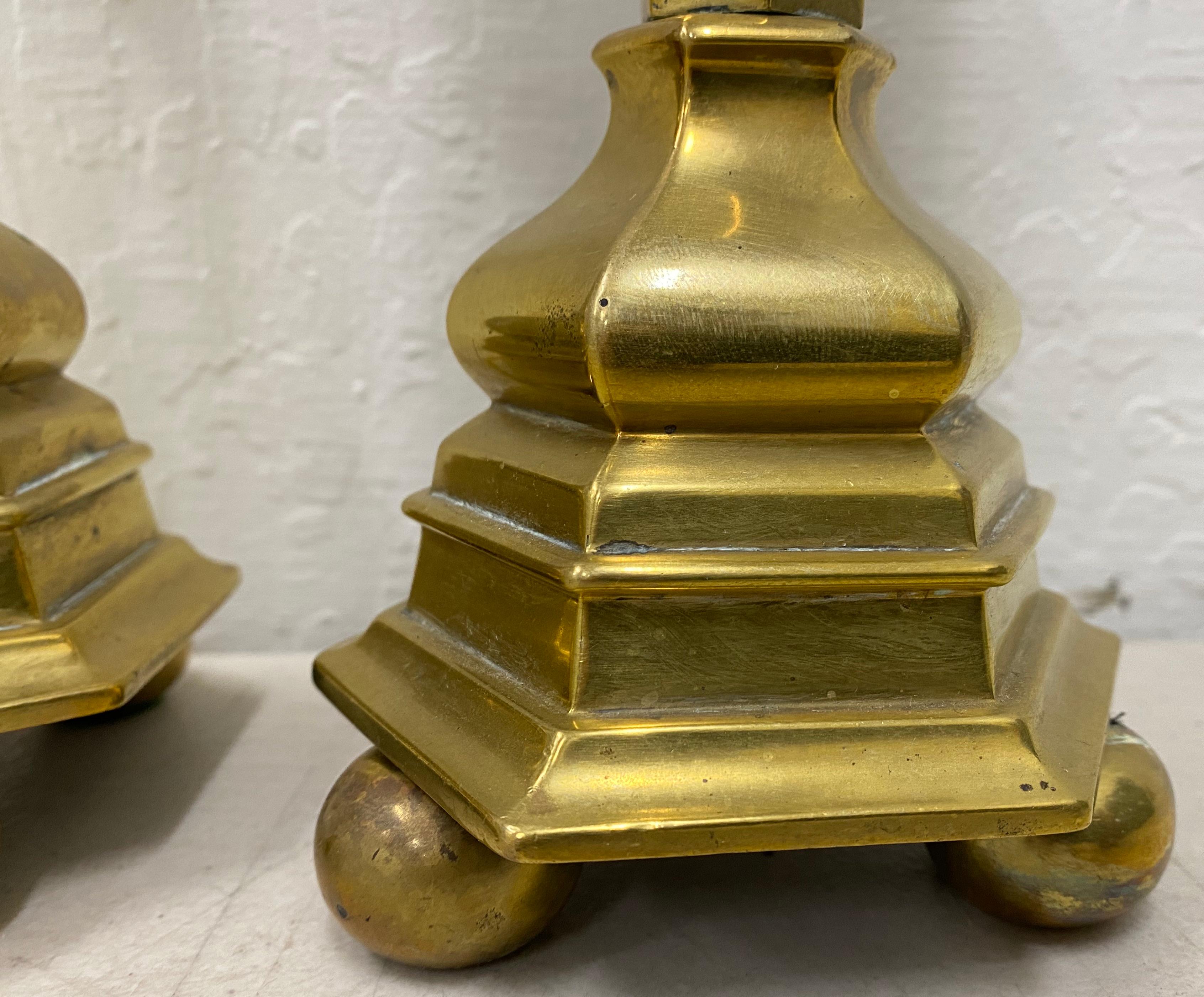 Lampes à huile en laiton du milieu du XIXe siècle transformées en lampes de bureau en vente 1