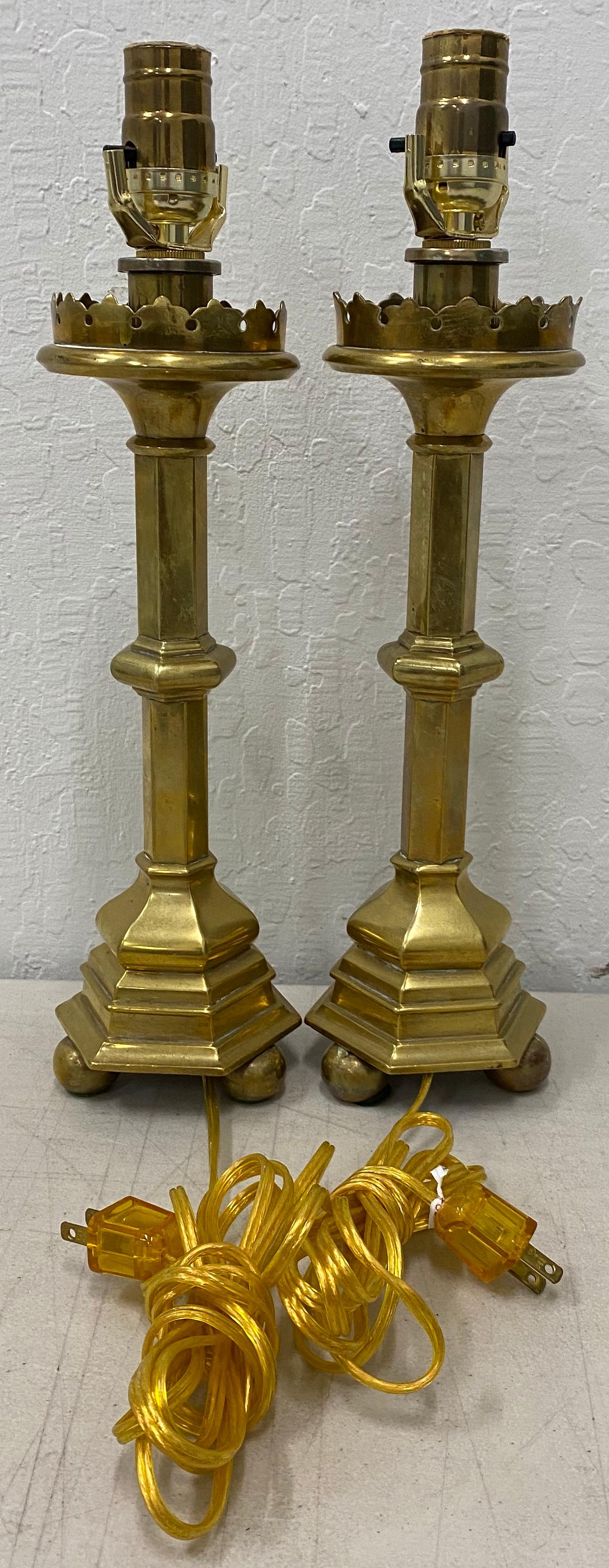 Lampes à huile en laiton du milieu du XIXe siècle transformées en lampes de bureau en vente 3