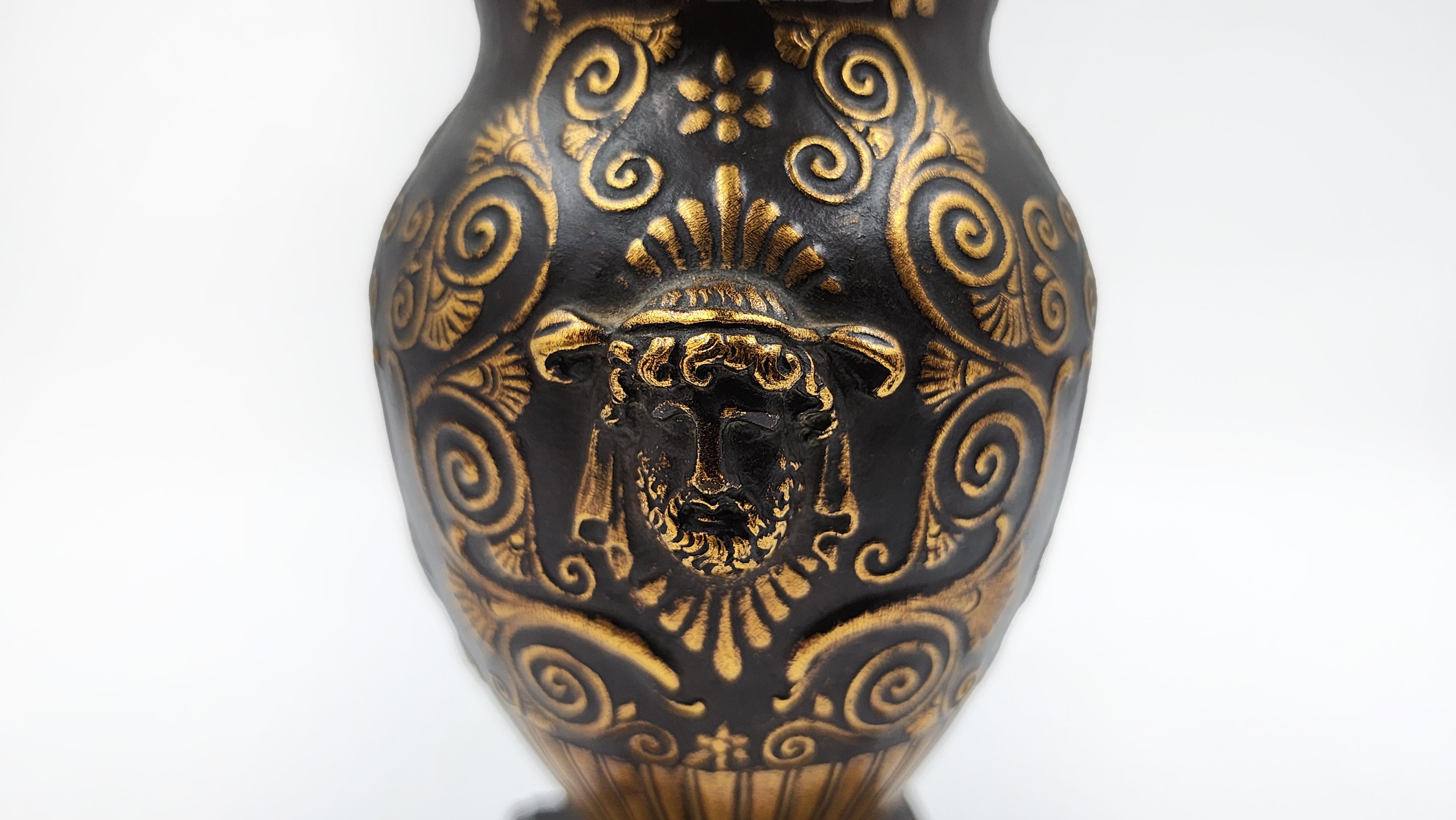 Mid-19th-century bronze mini vase signed by Ferdinand Barbedienne
This Neo-Greek style vase, possibly from the second half of the 19th century, is made of bronze with gilt details. It has an ovoid shape with a narrow neck and a square base. It is