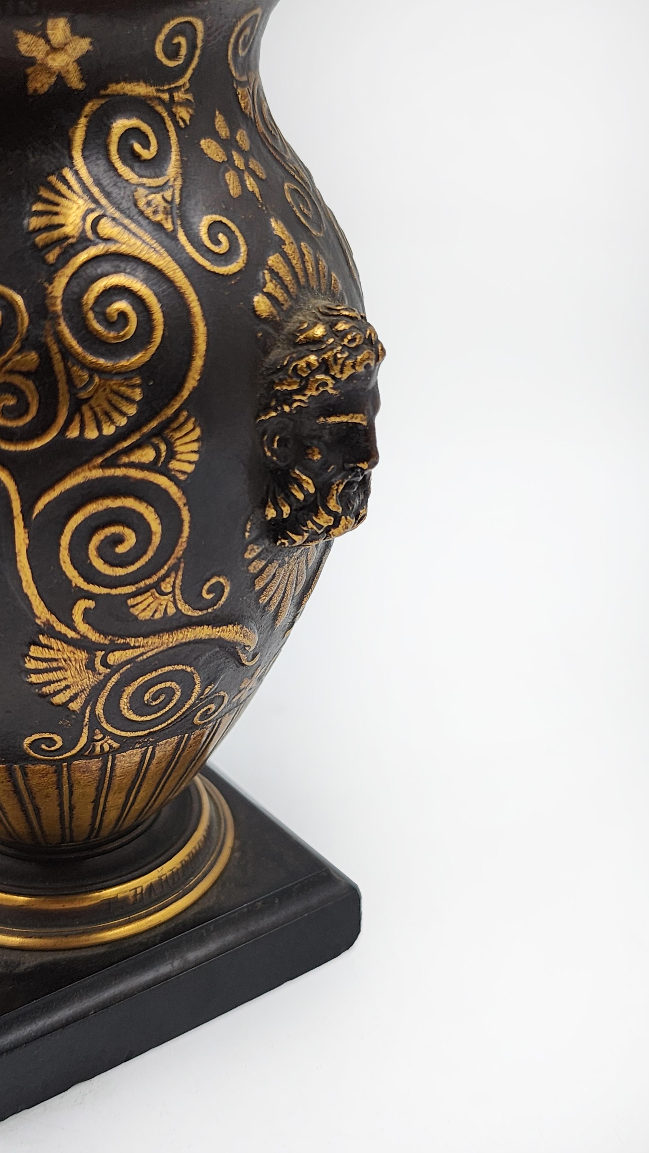 Mid-19th-century bronze mini vase signed by Ferdinand Barbedienne (Neoklassisch) im Angebot