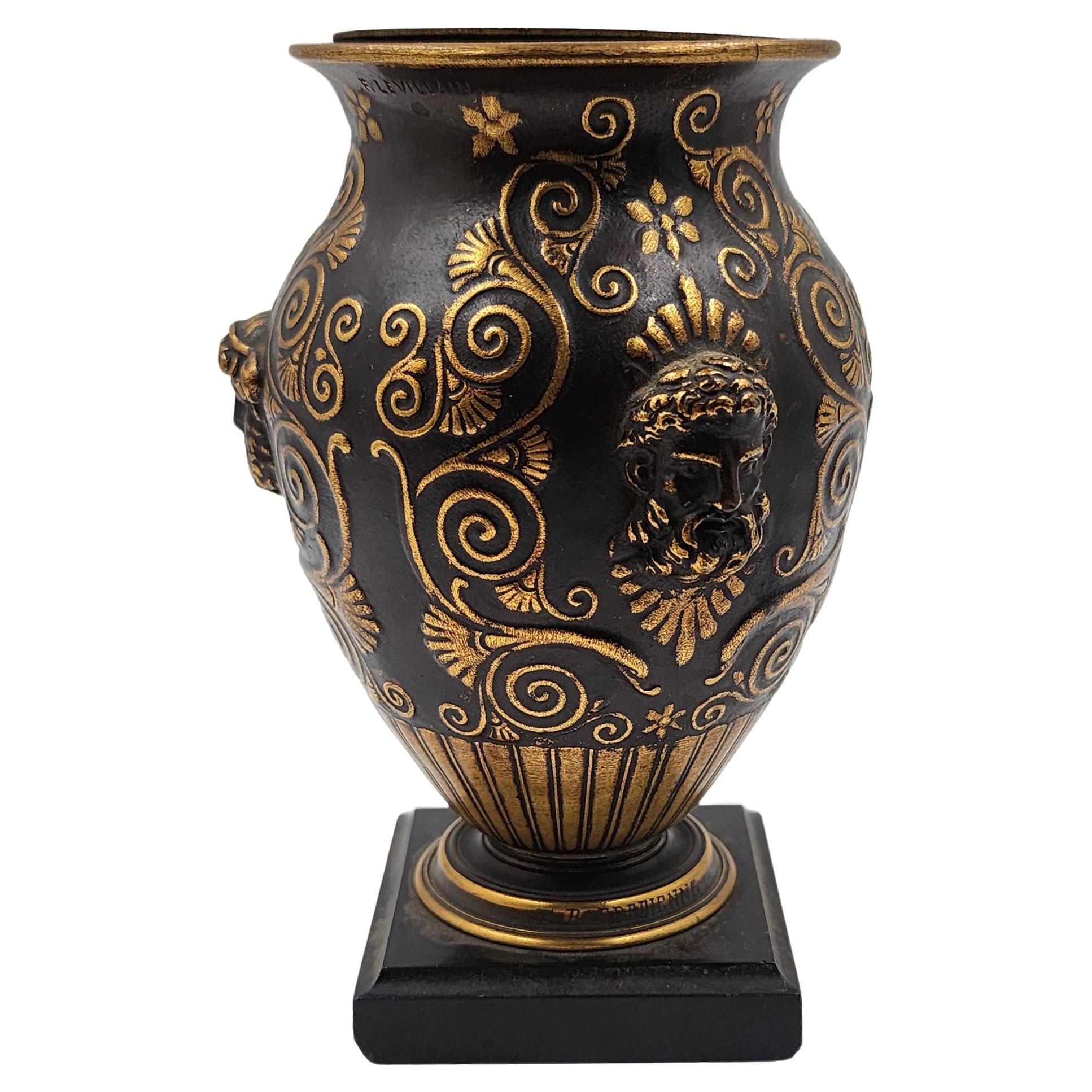 Mid-19th-century bronze mini vase signed by Ferdinand Barbedienne im Angebot