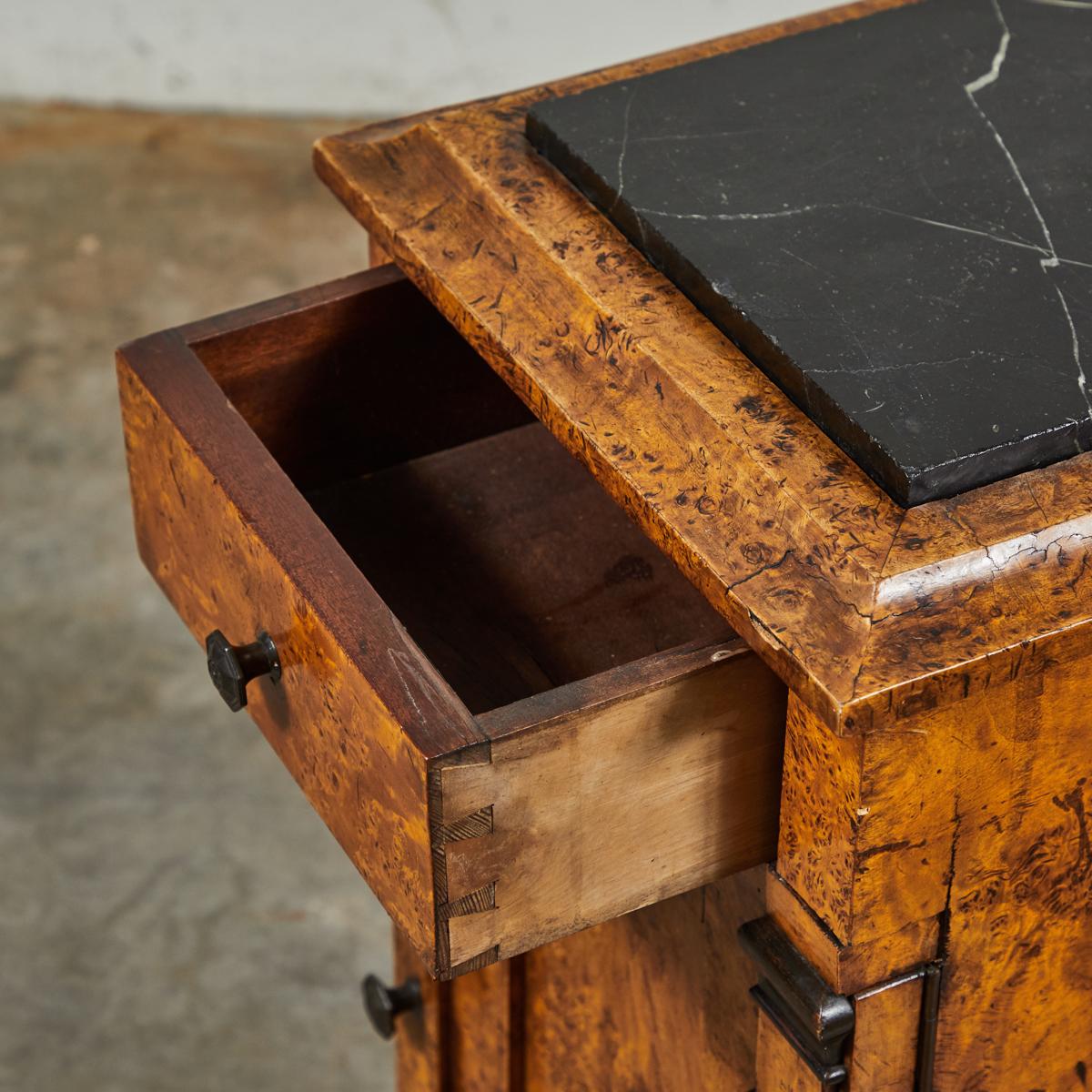 Mid-19th Century Burl Wood Stand with Black Marble Top from England In Good Condition In Los Angeles, CA