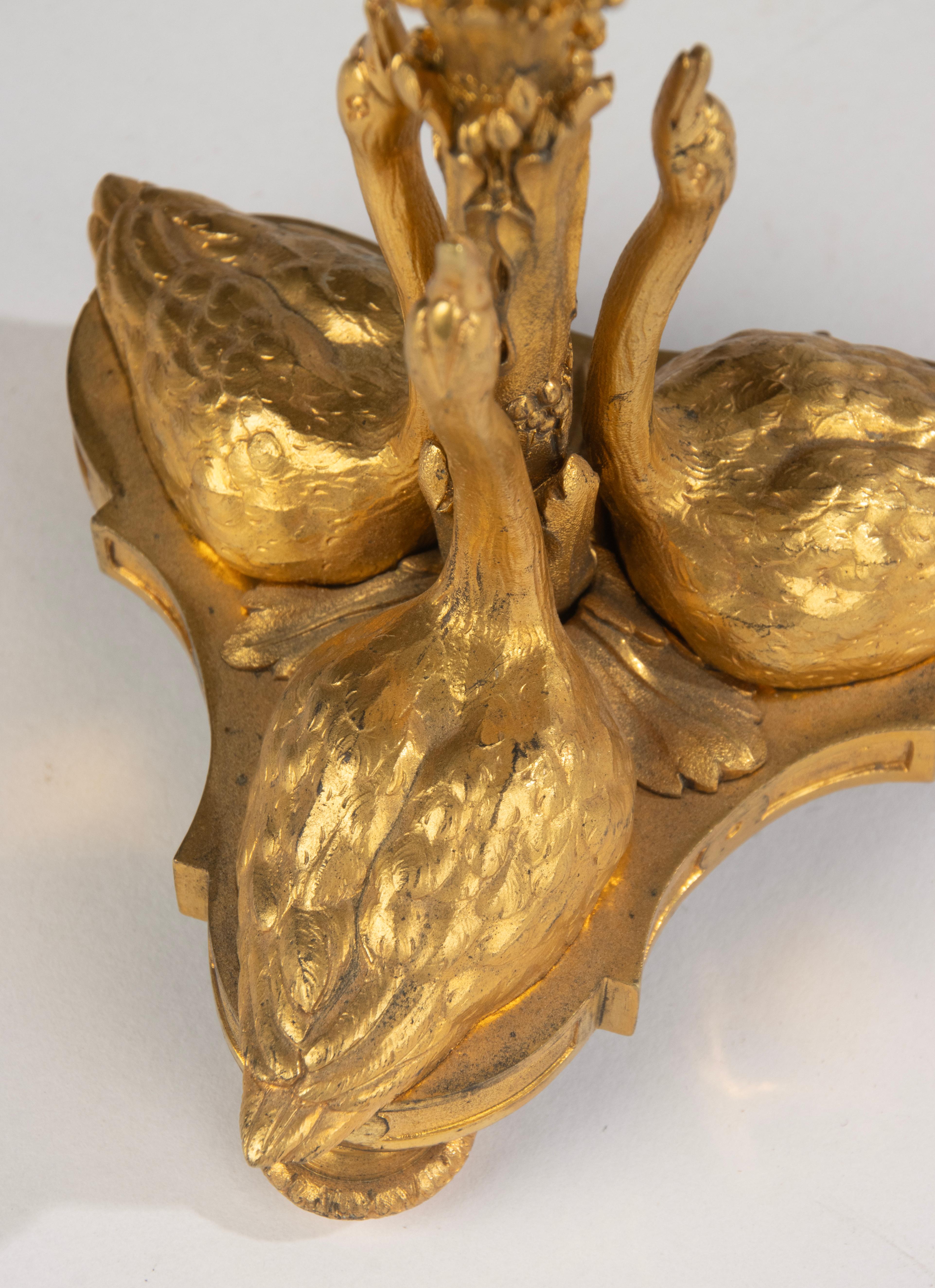 Candelero Mediados Siglo XIX - Cisnes - Ormolu Bronce Dorado Mediados del siglo XIX en venta