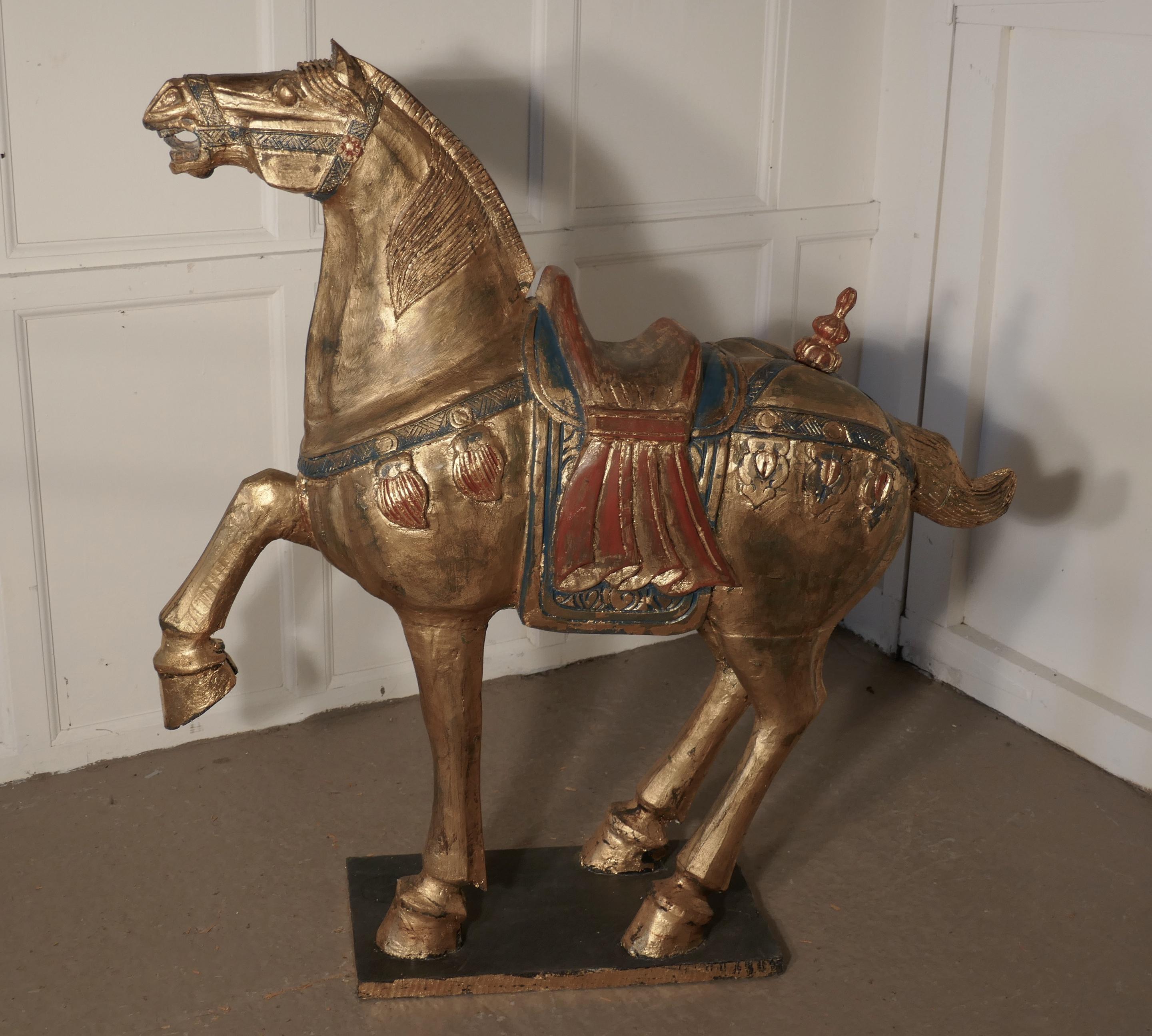 Cheval en bois sculpté et peint de la Dynasty Tang, milieu du 19e siècle en vente 6