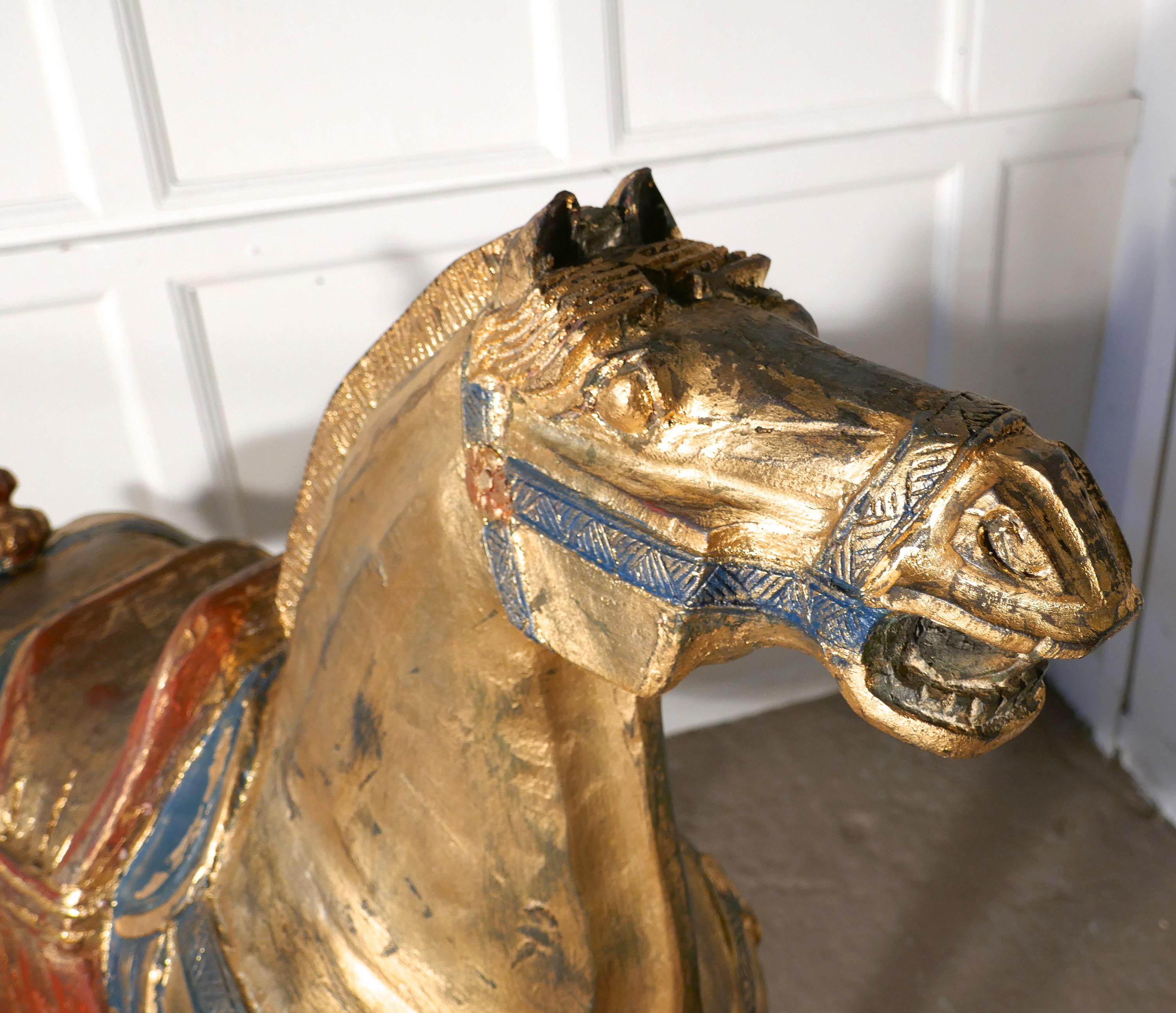 XIXe siècle Cheval en bois sculpté et peint de la Dynasty Tang, milieu du 19e siècle en vente