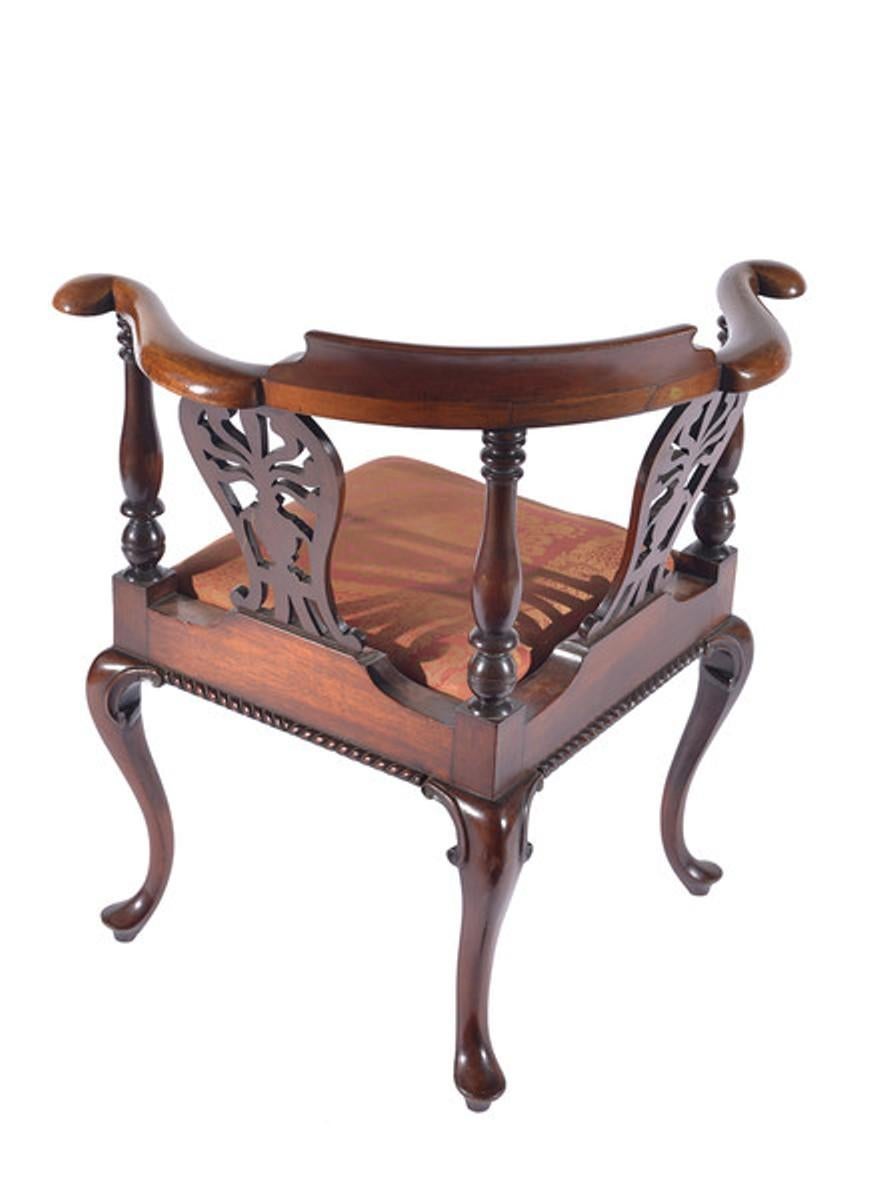 English Mid-19th Century Carved Mahogany Corner Chair For Sale