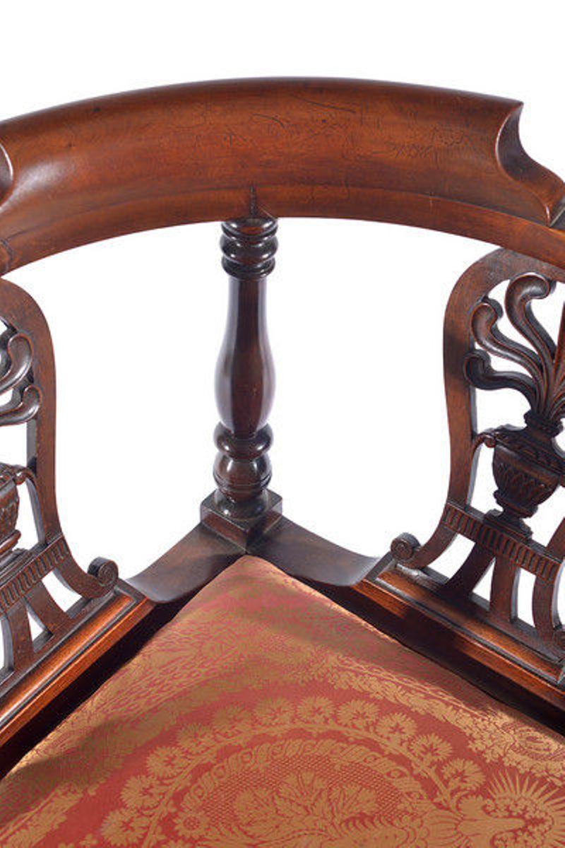 Mid-19th Century Carved Mahogany Corner Chair For Sale 2