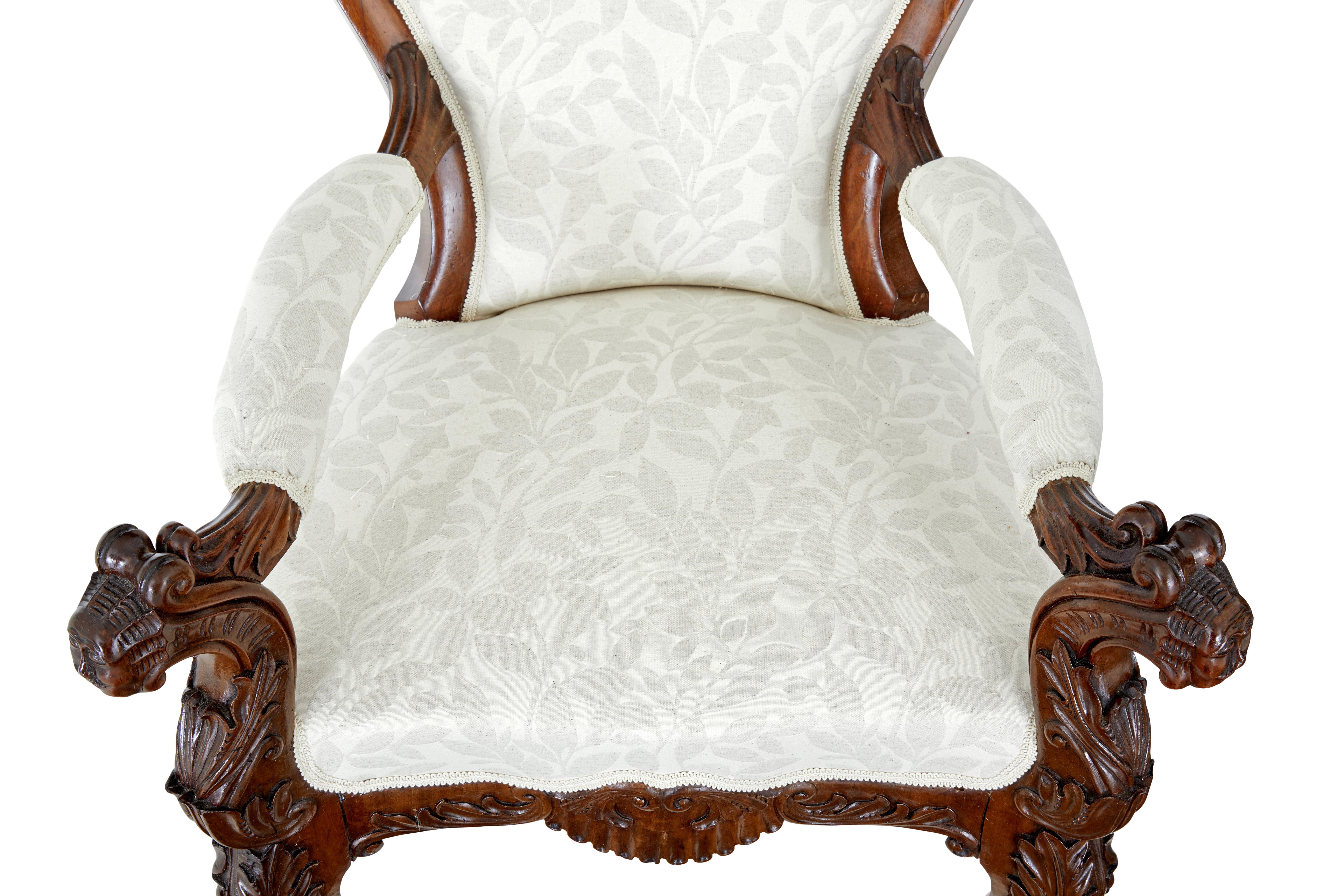 Mid 19th century carved walnut armchair Bon état - En vente à Debenham, Suffolk