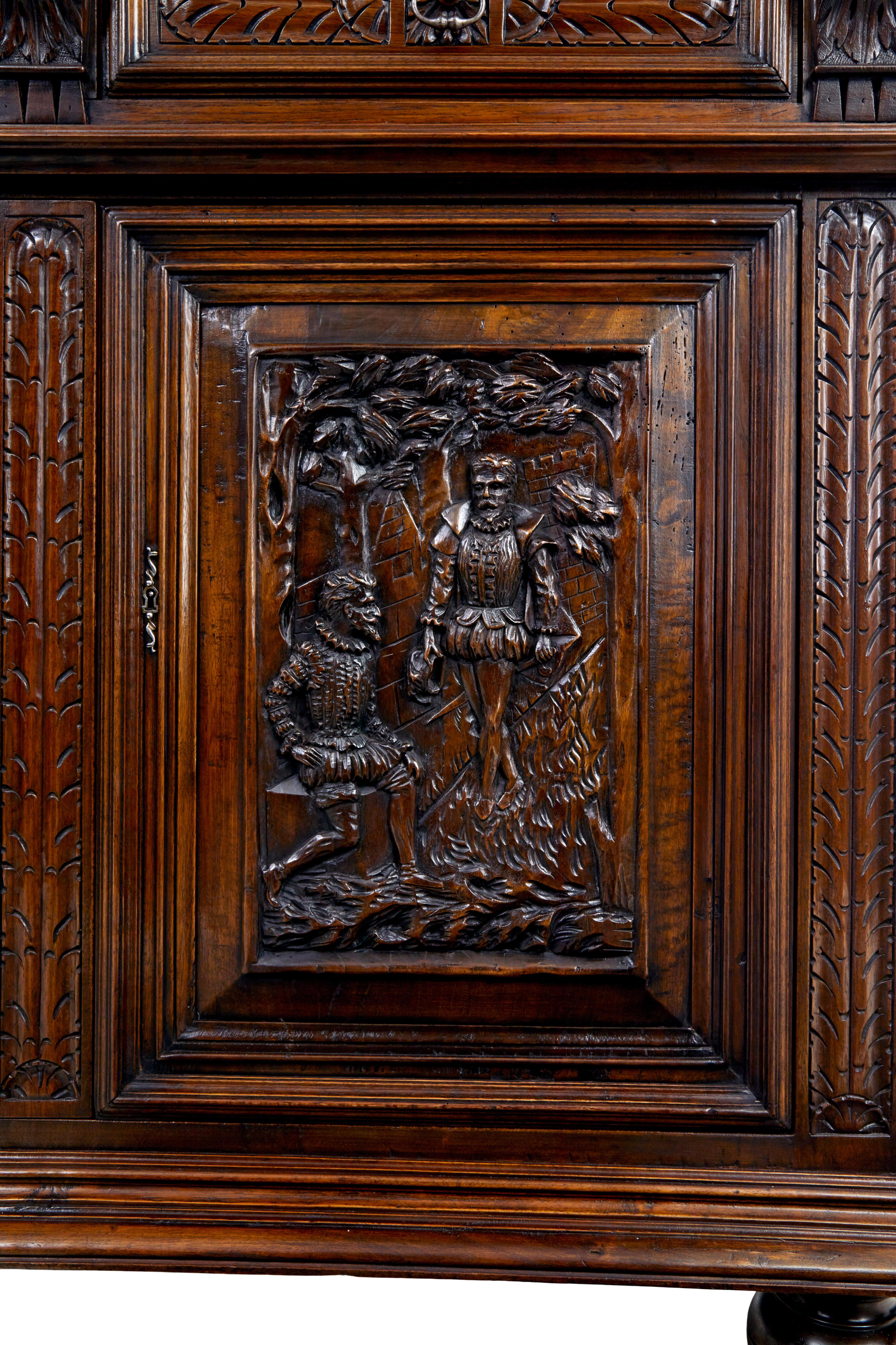 Mid 19th century carved walnut Italian cabinet For Sale 3