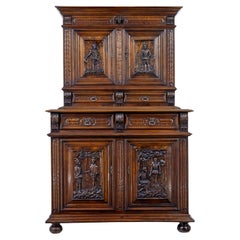 Armoire italienne en noyer sculpté du milieu du 19e siècle