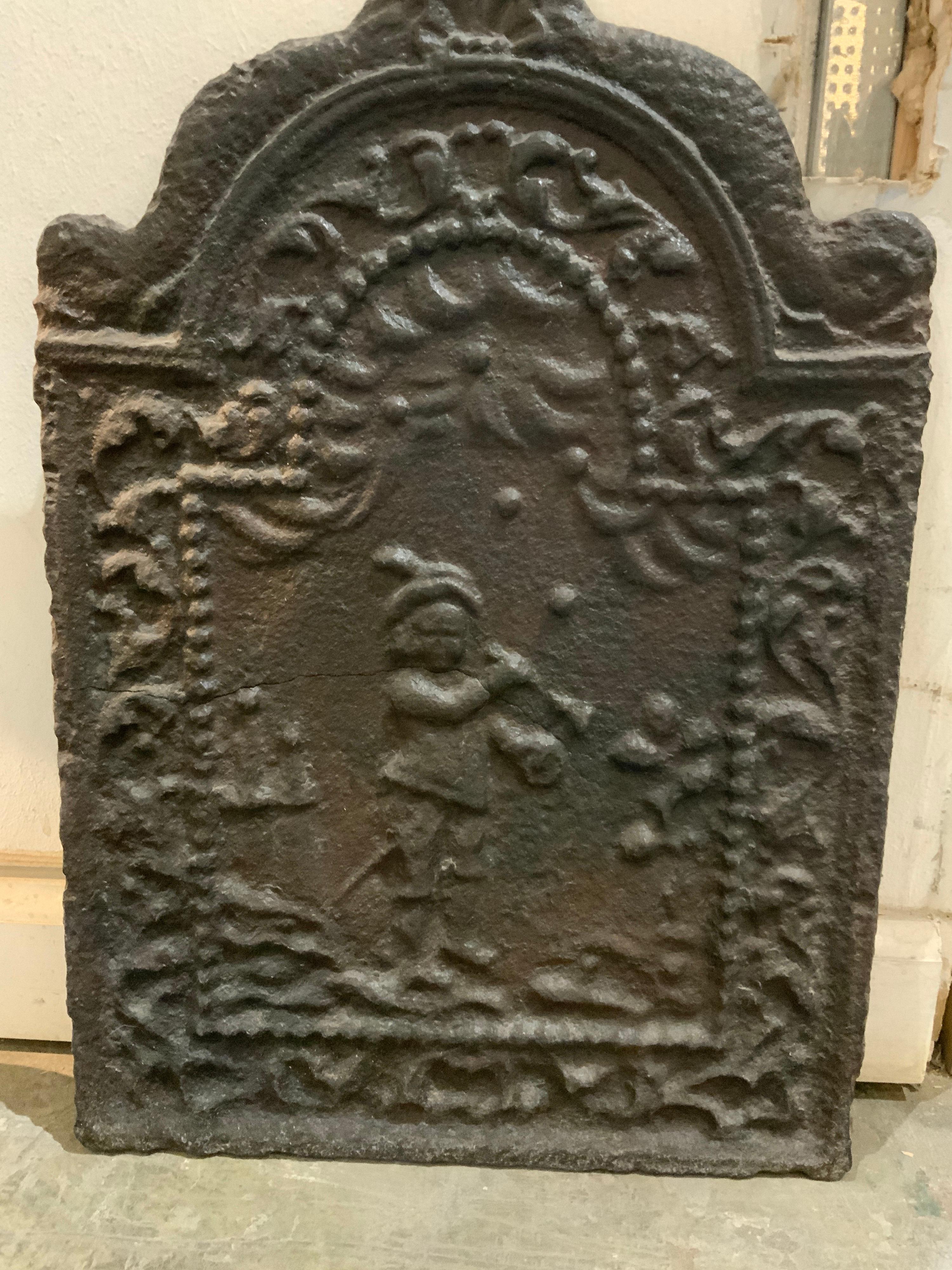 Mid-19th Century Cast Iron Fireback from France For Sale 1