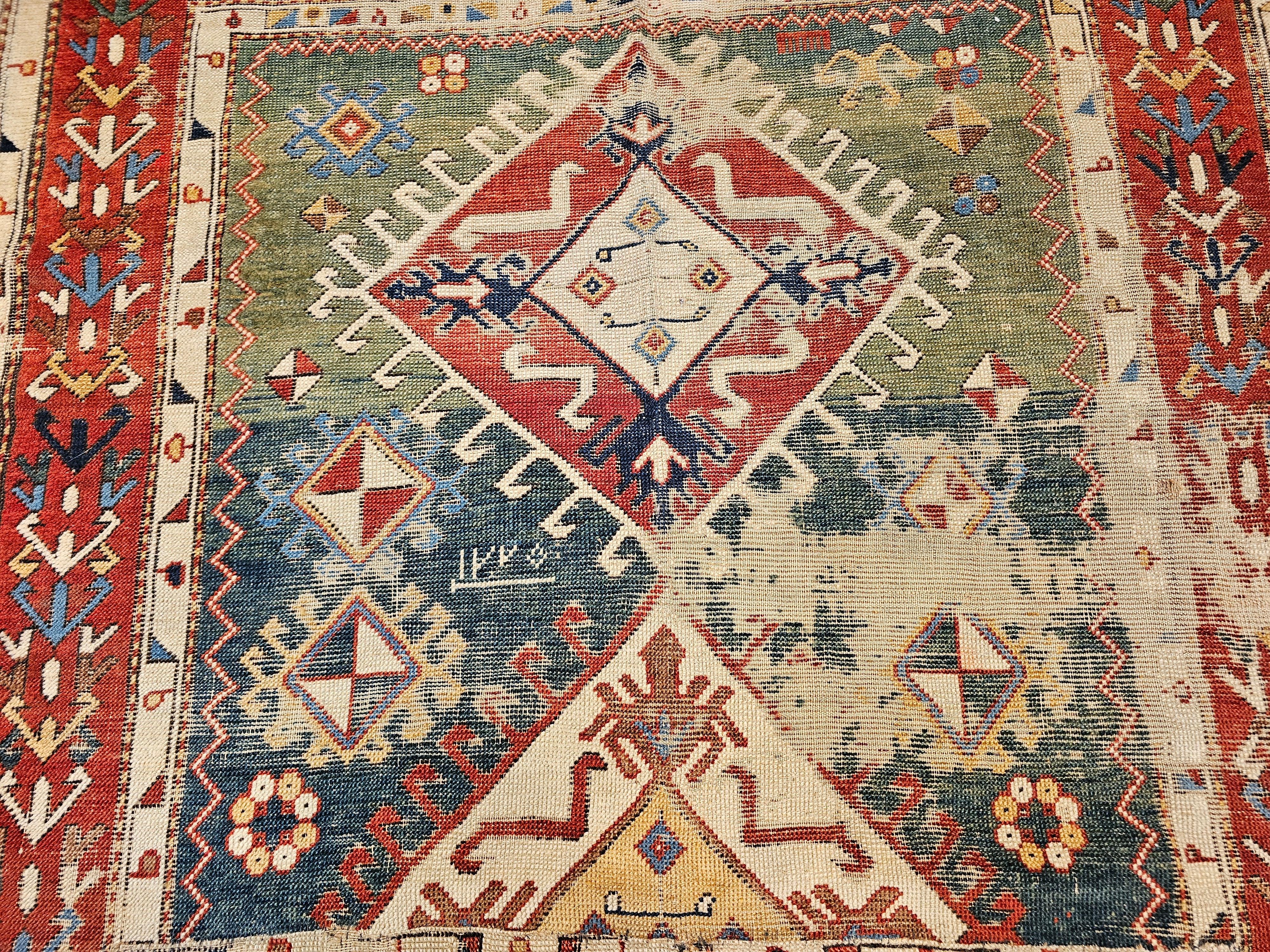 Teinture végétale Tapis caucasien Kazak du début du 19e siècle en vente