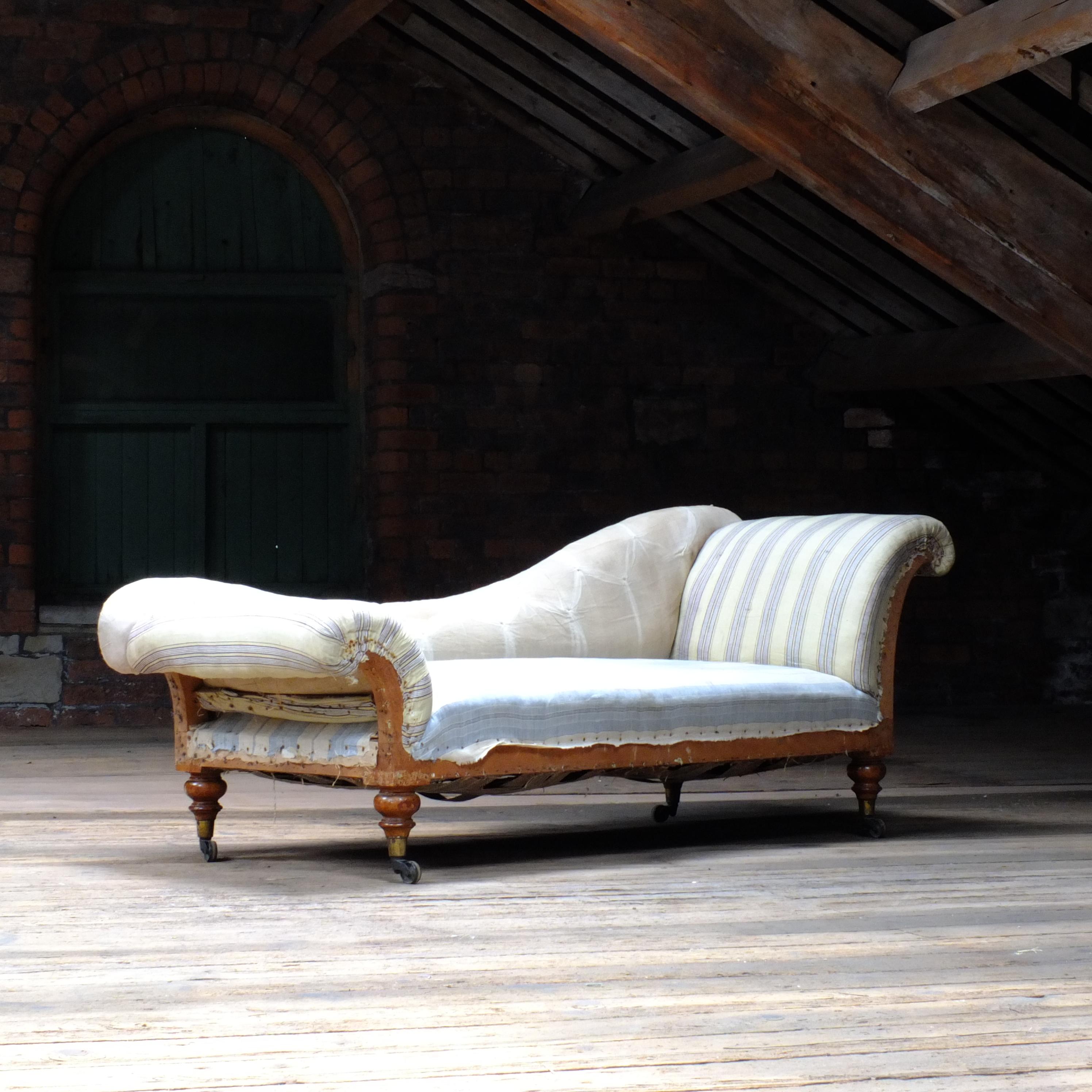 Antique 19th century sofa Chaise Lounge by C Hindley & Sons London C1860 In Fair Condition In Batley, GB