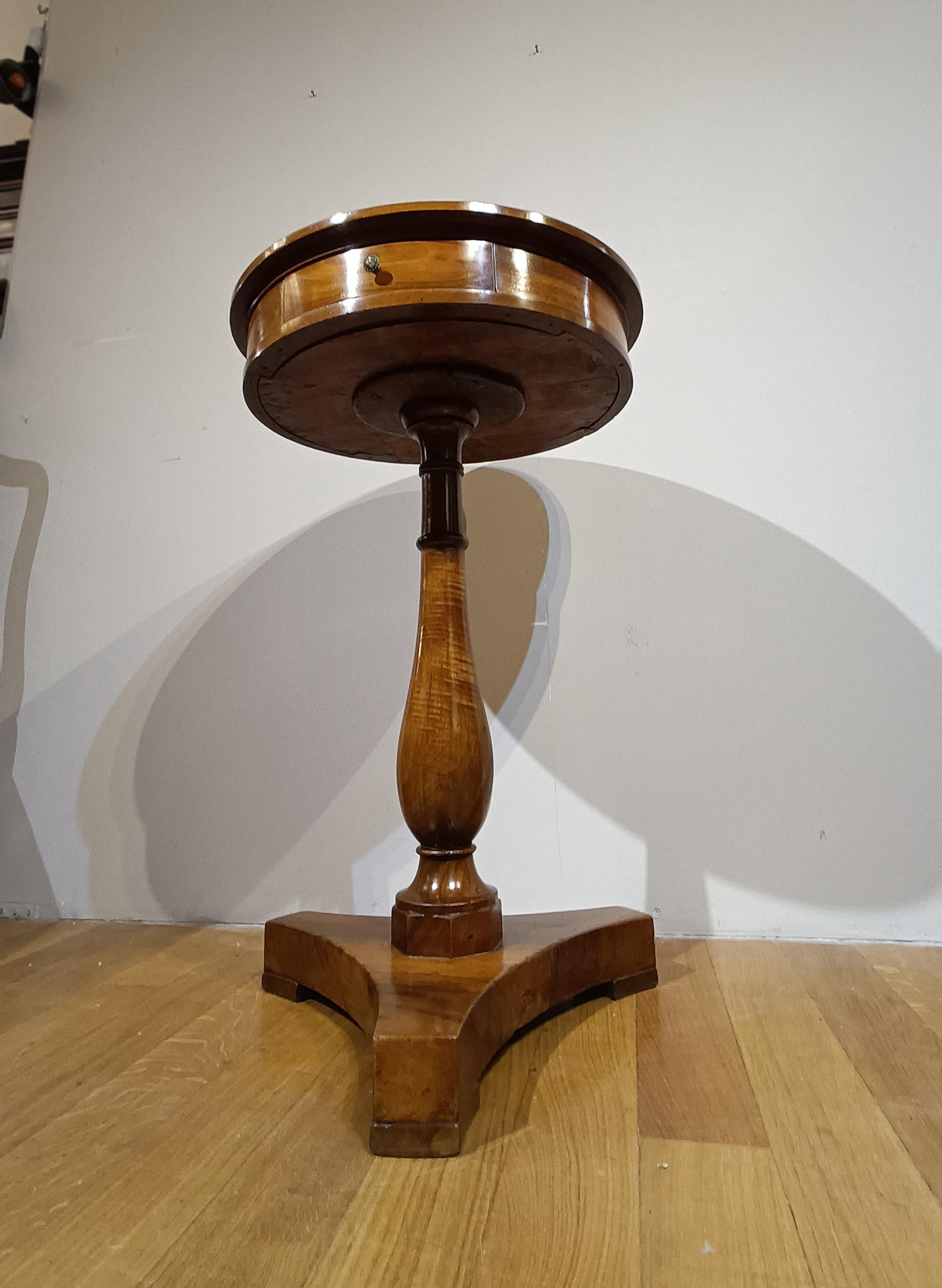 MID-19th CENTURY CHARLES X WALNUT AND CHERRY COFFEE TABLE For Sale 1