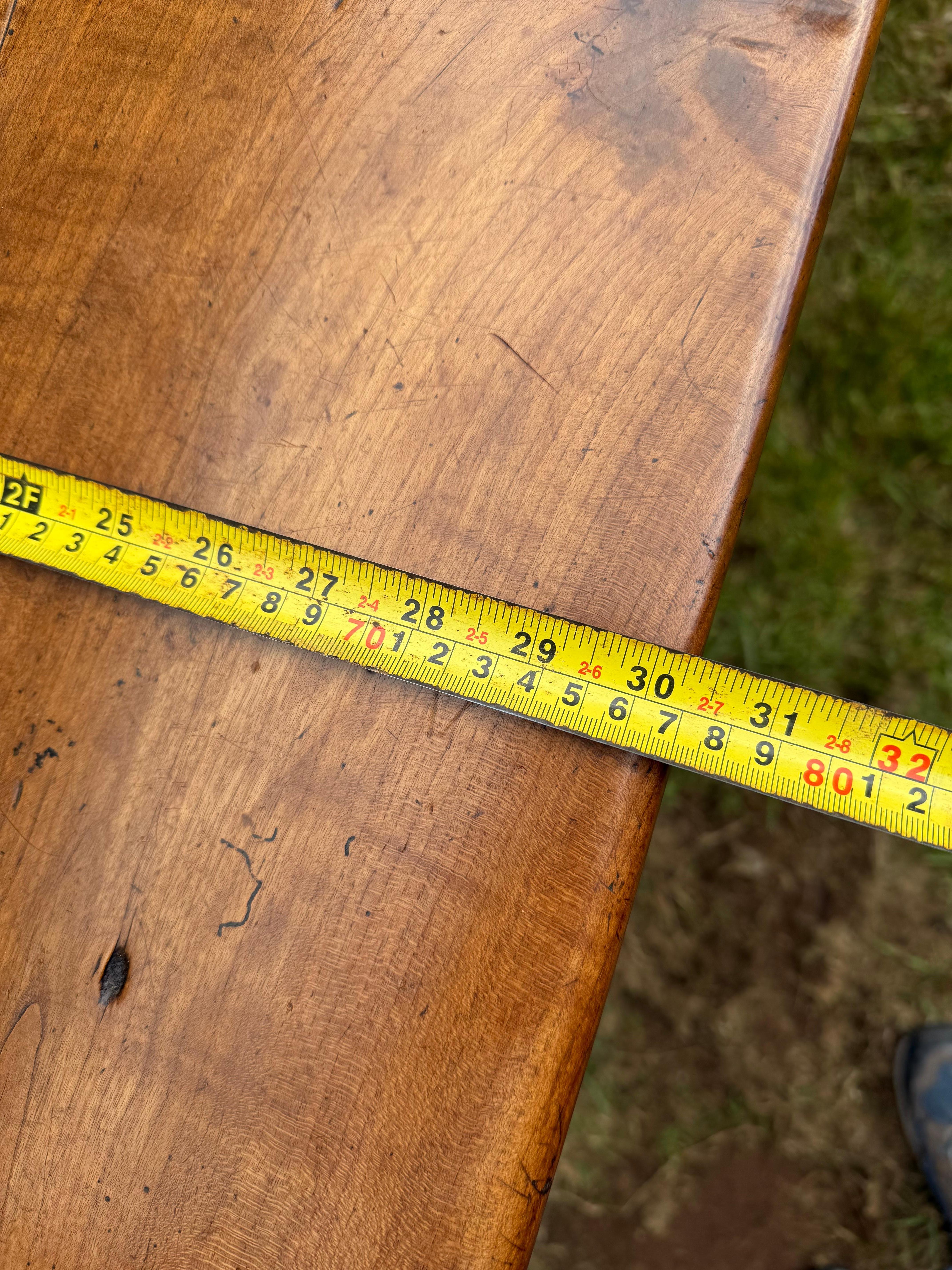 Table de ferme en merisier du milieu du 19e siècle en vente 4