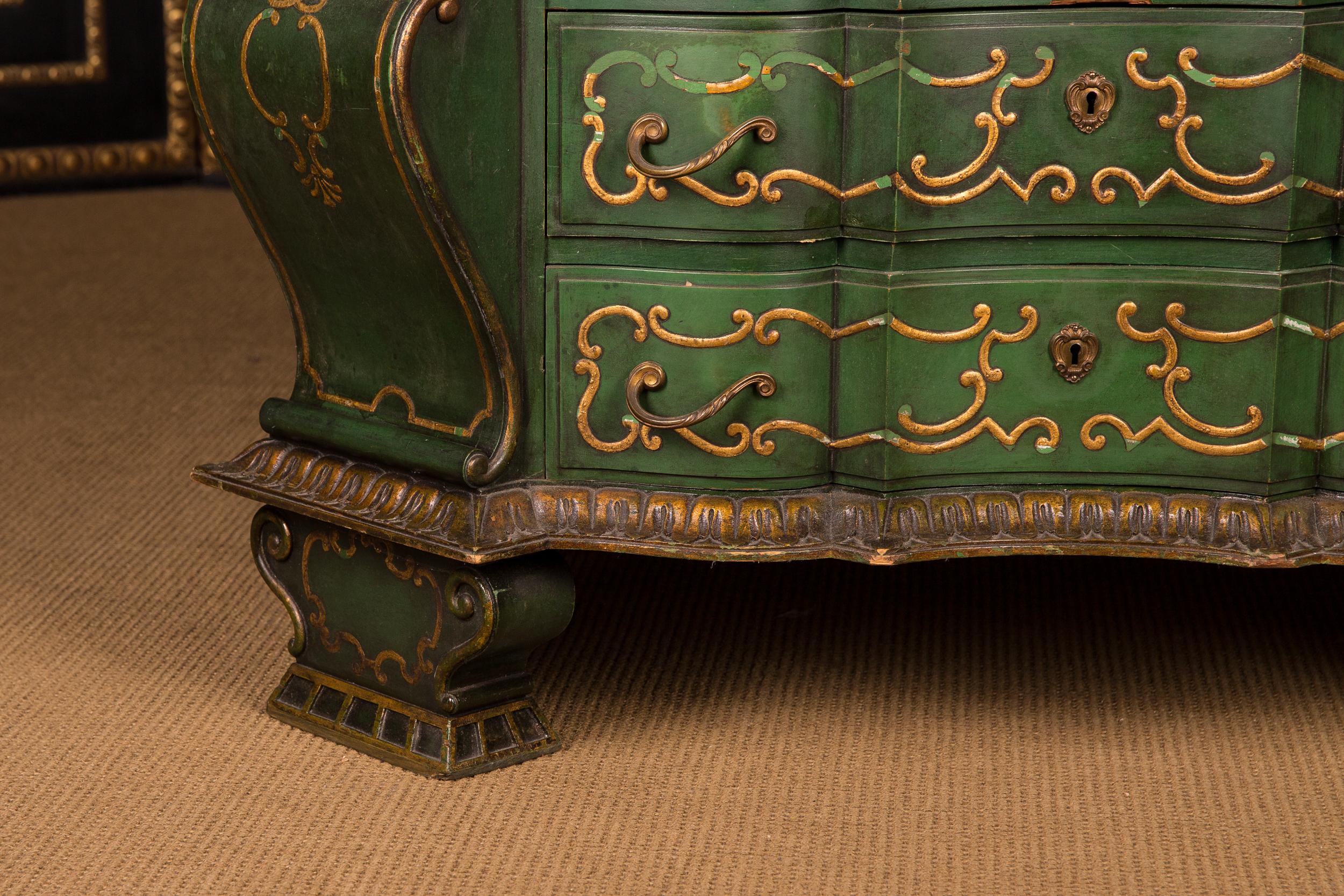 Mid-19th Century Chest of Drawers in Baroque Style (19. Jahrhundert)