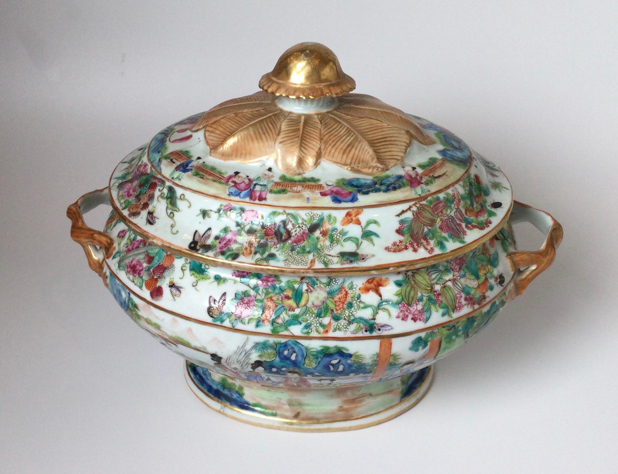 Chinese Export Mid 19th Century Chines Export Large Pedestal Tureen