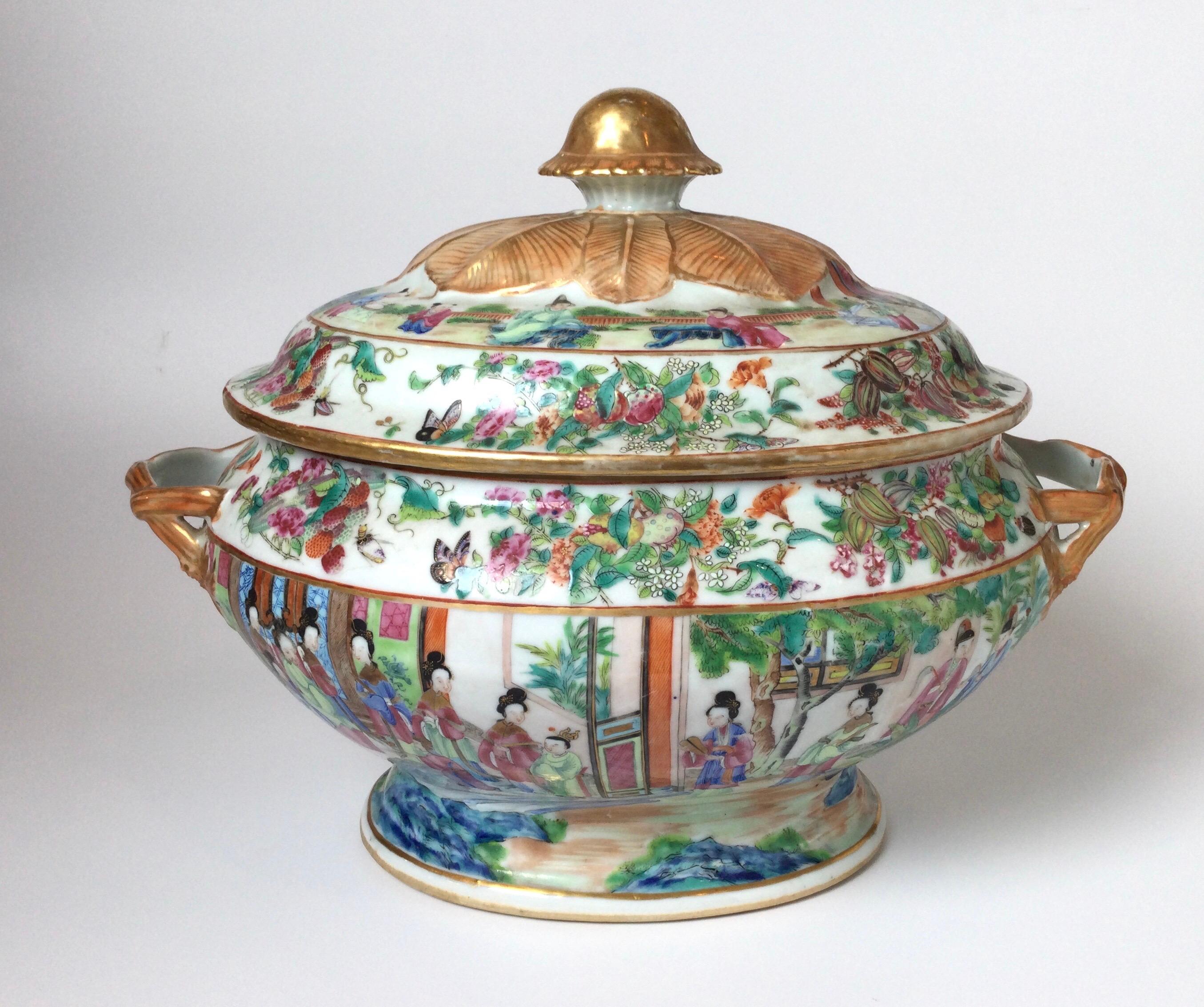 Porcelain Mid 19th Century Chines Export Large Pedestal Tureen