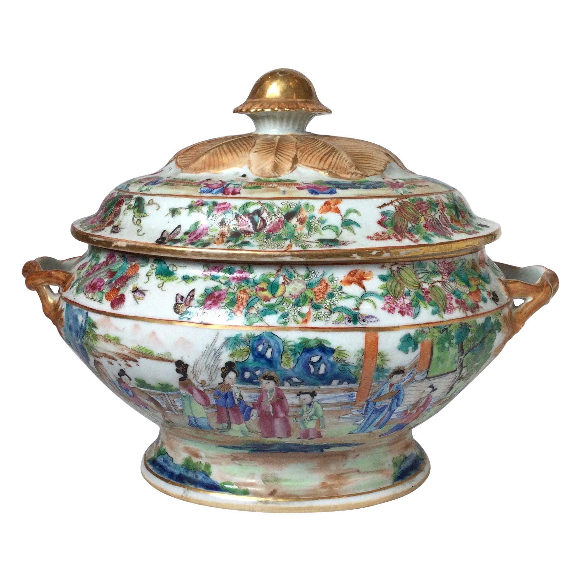 Mid 19th Century Chines Export Large Pedestal Tureen