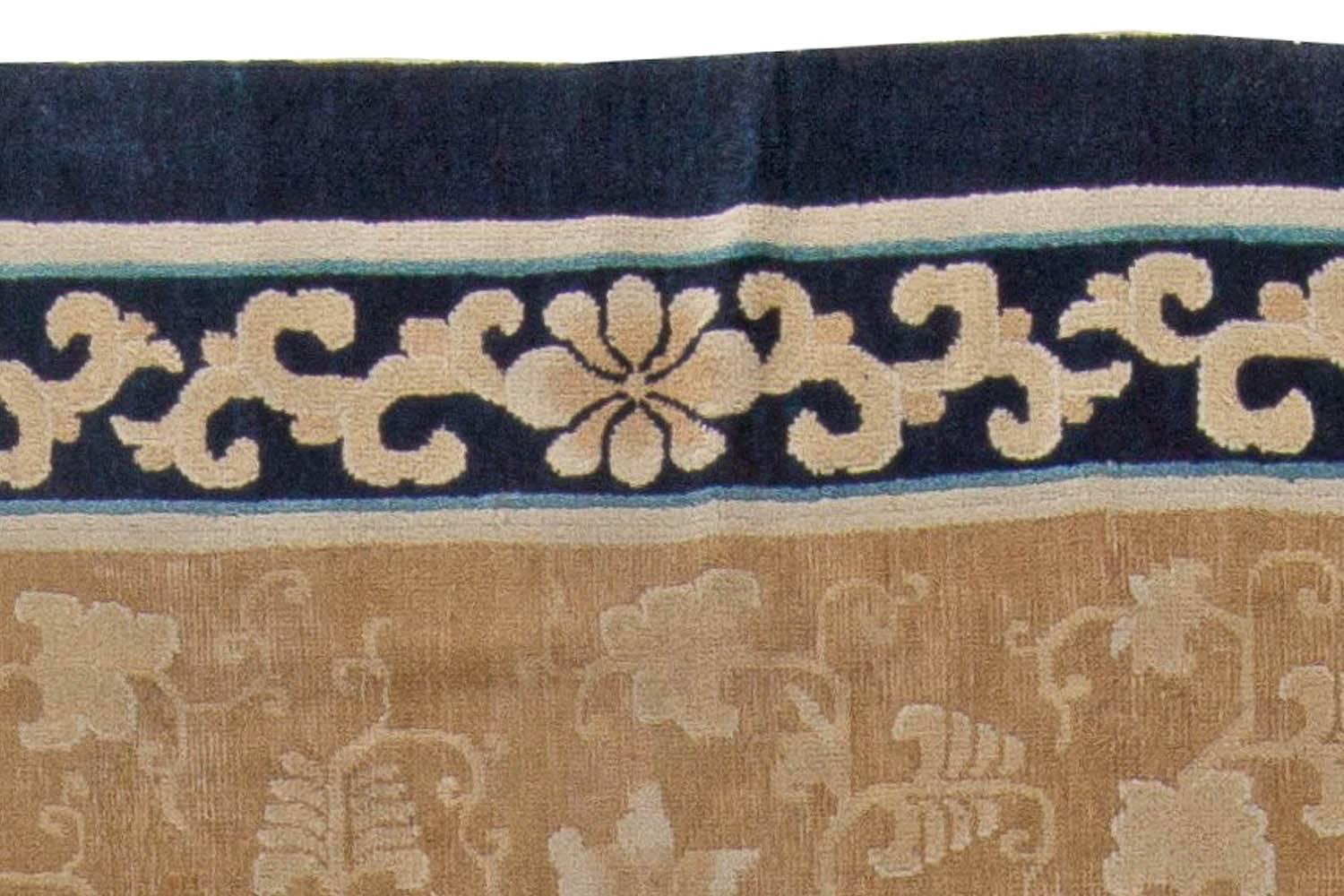 19th Century Chinese Beige Navy Handmade Wool Rug For Sale 2