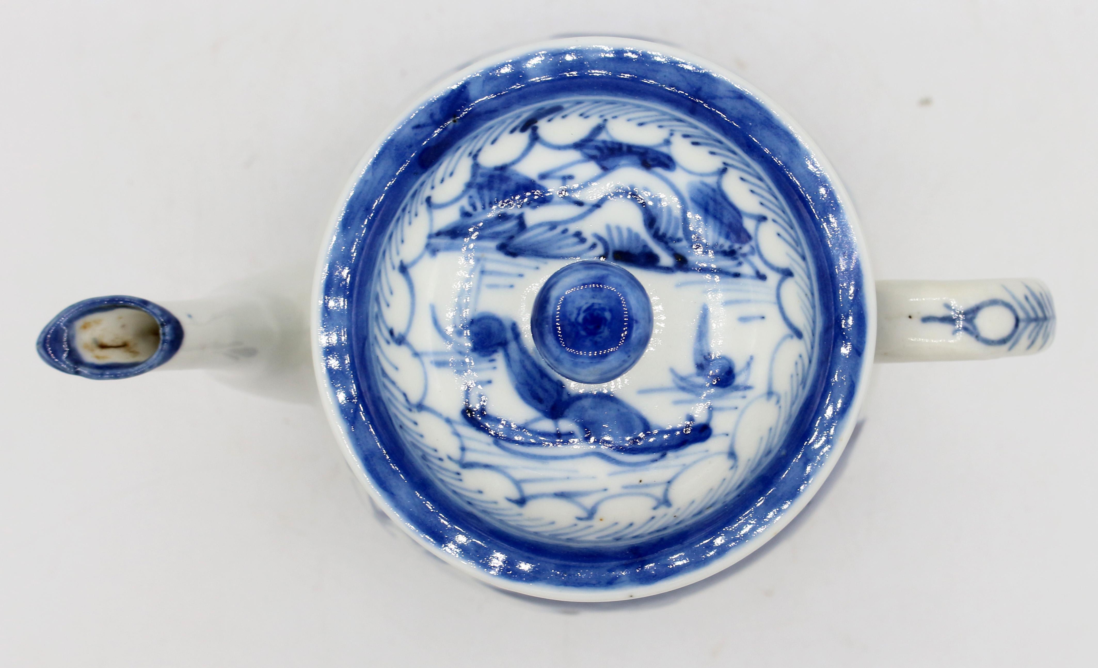 Mid-19th Century Chinese Blue Canton Covered Coffee Pot In Good Condition For Sale In Chapel Hill, NC