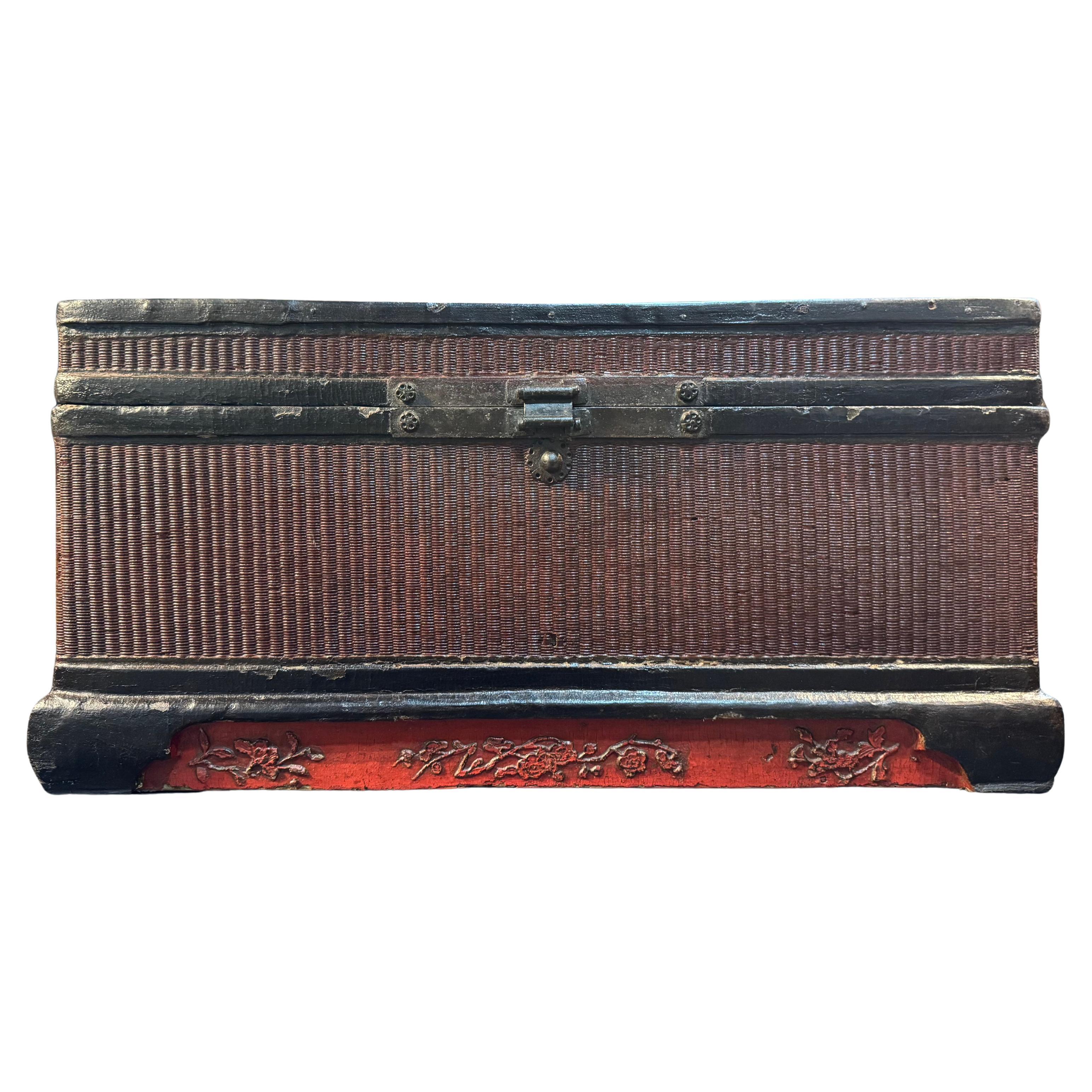 Coffre chinois du milieu du XIXe siècle, bambou et pin, vers 1870 en vente