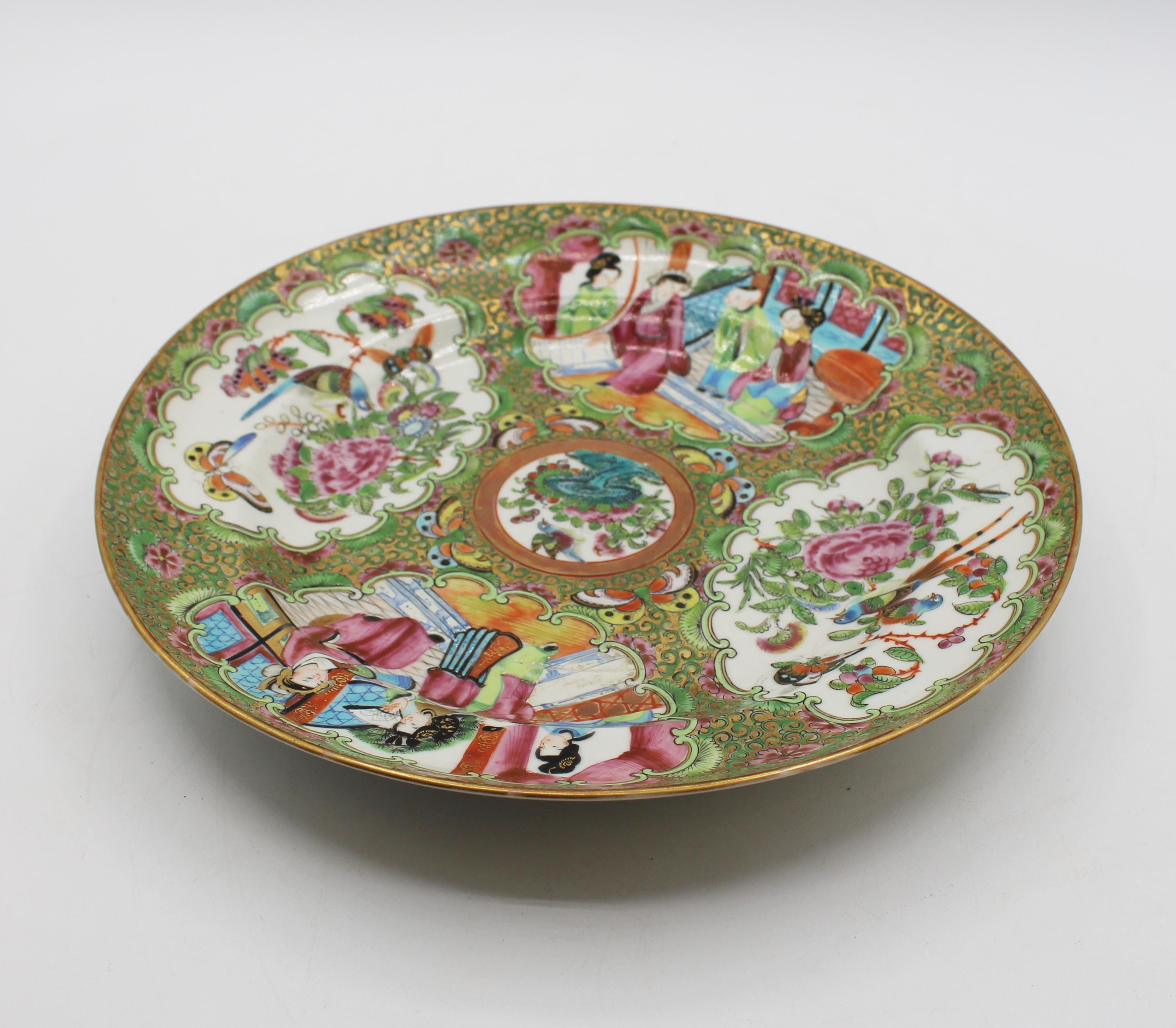 Exportation chinoise Assiette à dîner d'exportation chinoise du milieu du 19e siècle avec médaillon en forme de rose en vente
