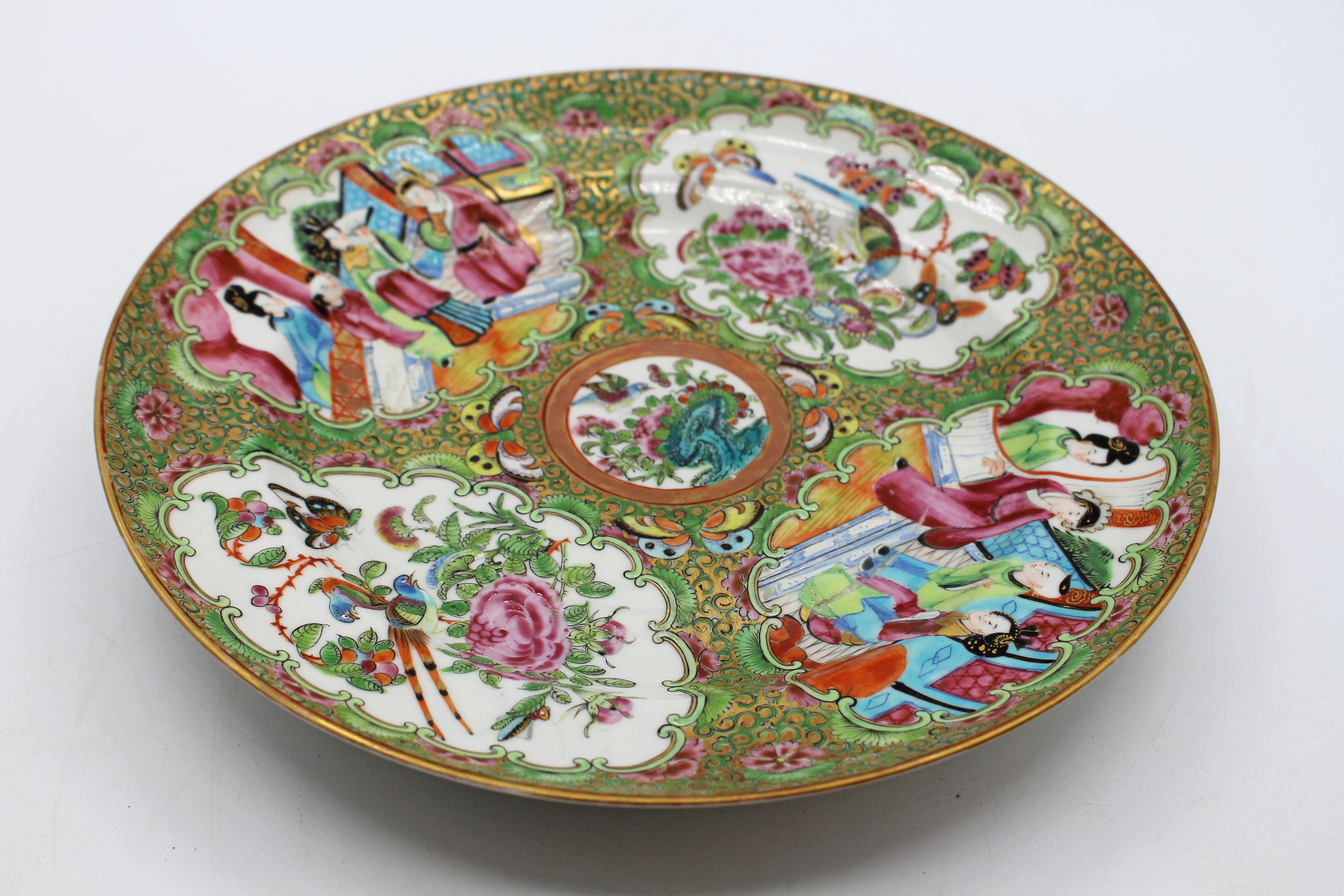 Porcelaine Assiette à dîner d'exportation chinoise du milieu du 19e siècle avec médaillon en forme de rose en vente