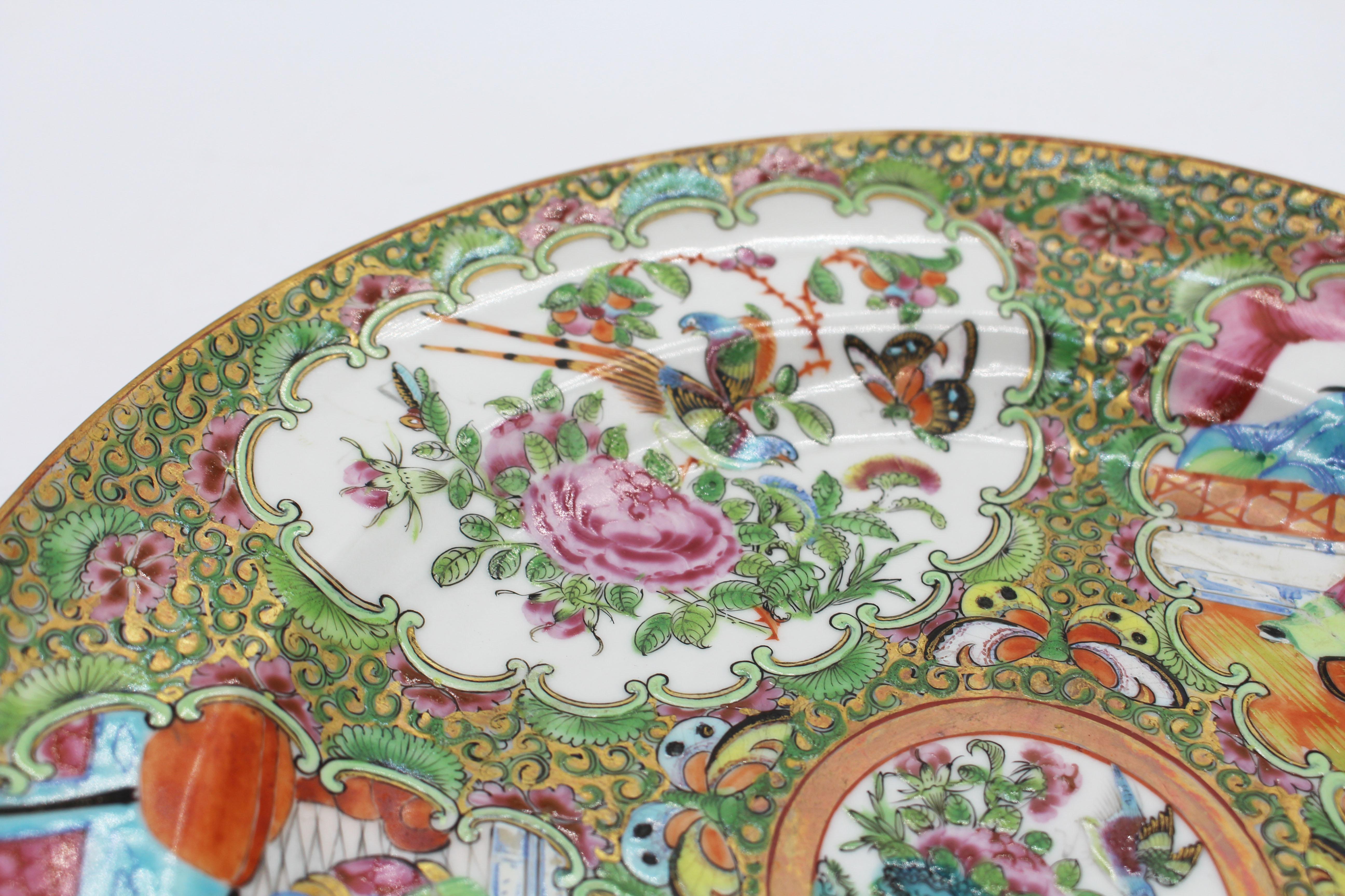 Assiette à dîner d'exportation chinoise du milieu du 19e siècle avec médaillon en forme de rose en vente 1