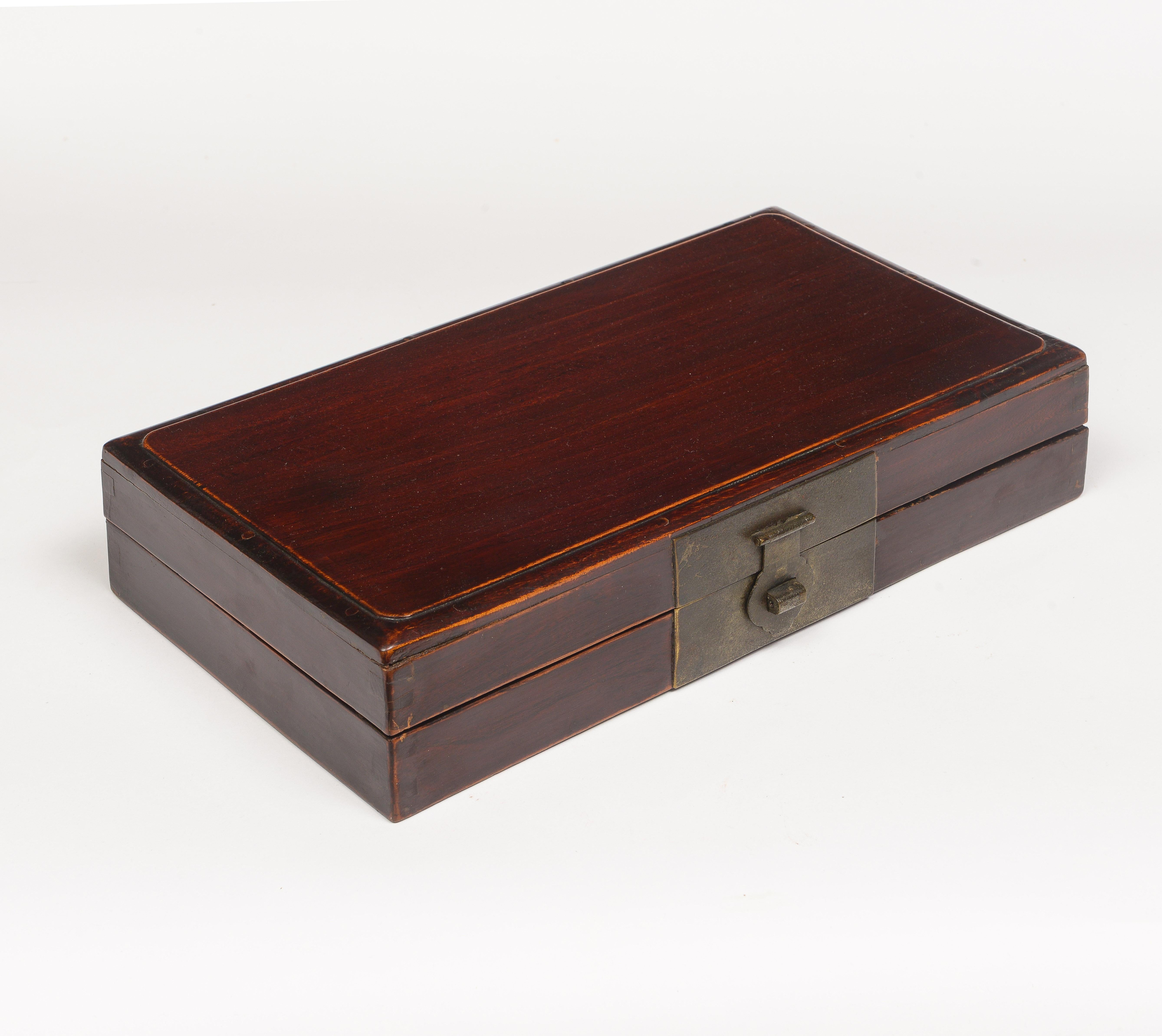 Wood Mid 19th Century Chinese Flat Box For Sale