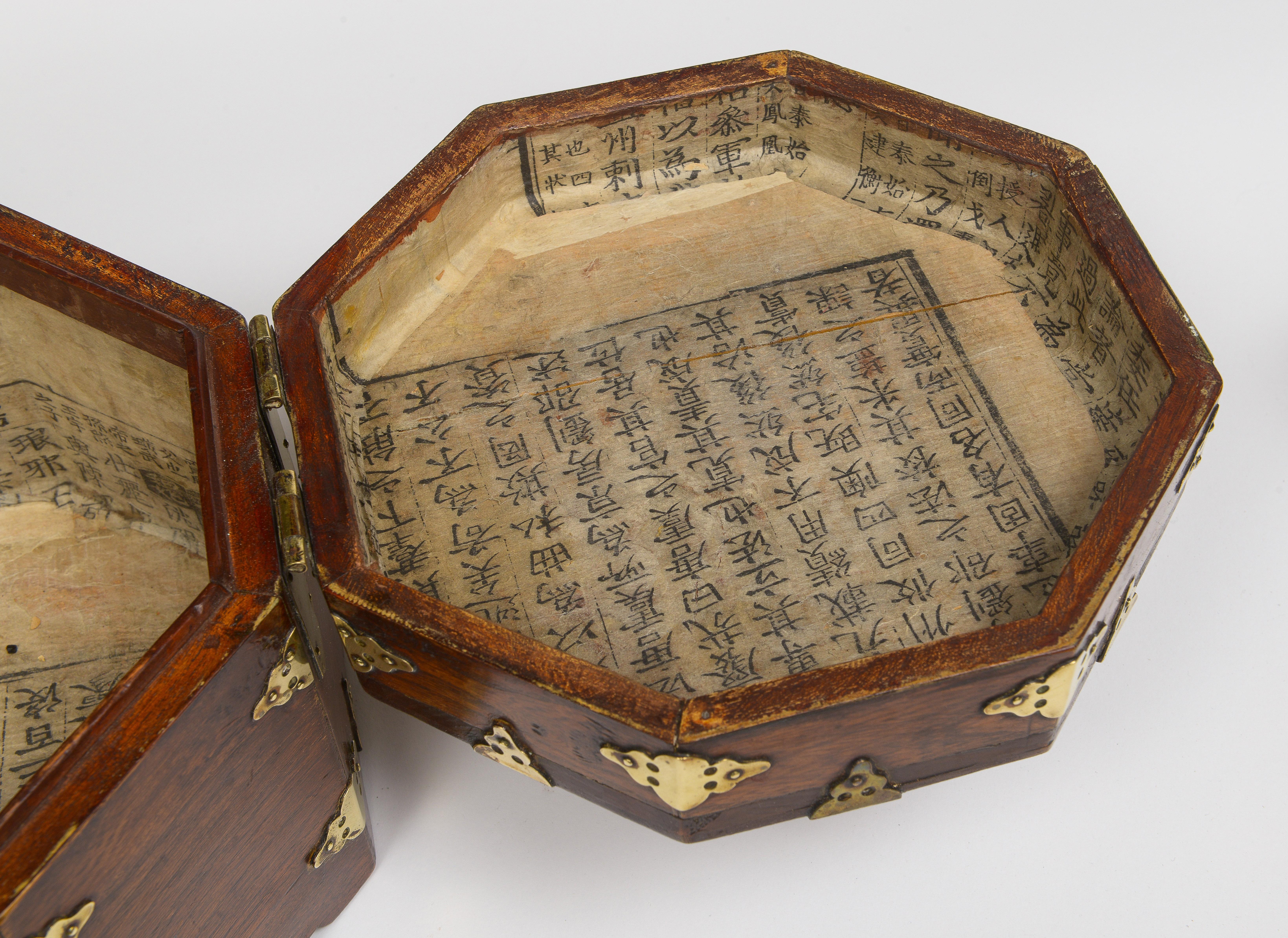 XIXe siècle Boîte octogonale chinoise du milieu du 19e siècle en vente