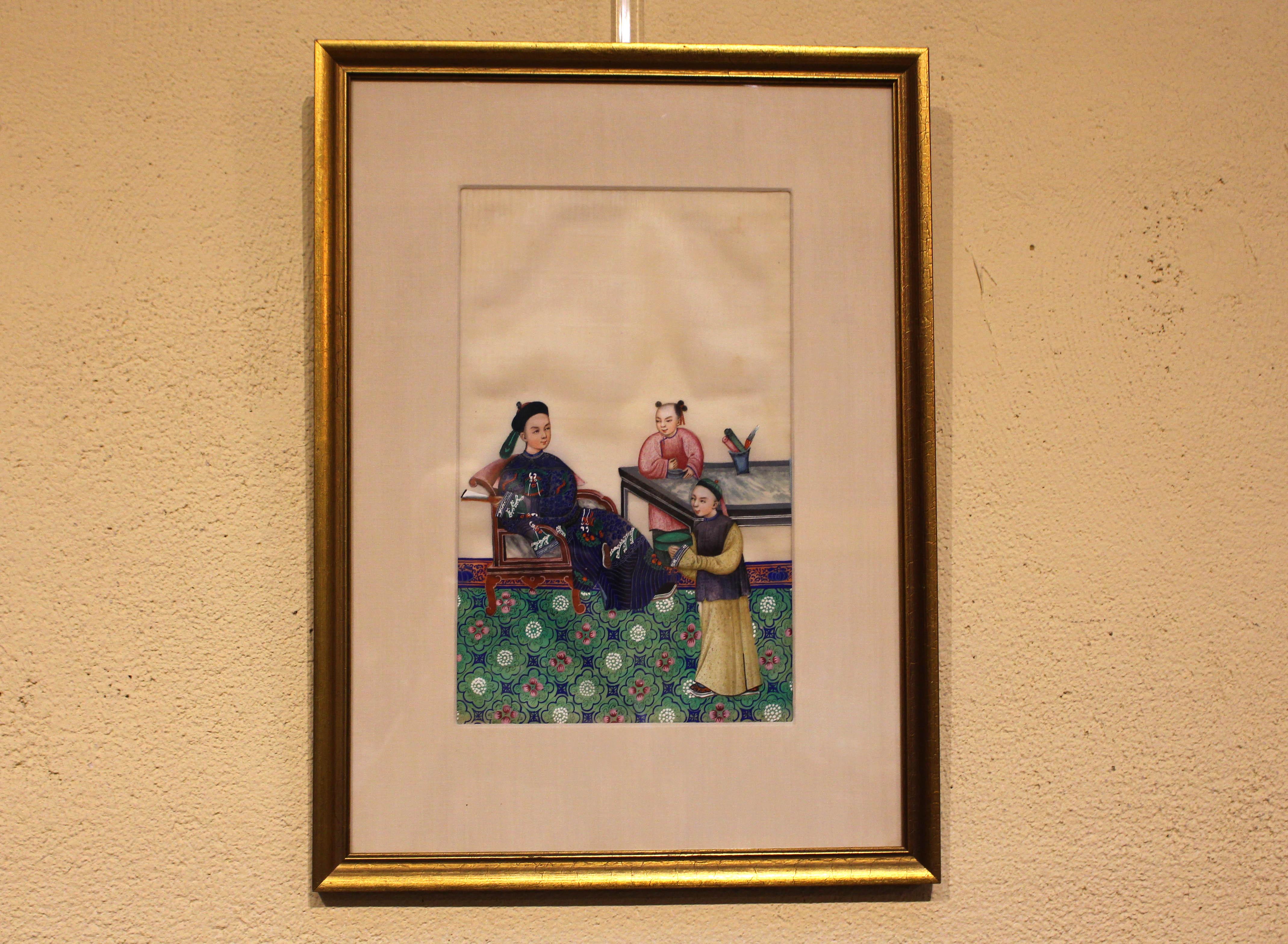 Peinture chinoise du milieu du XIXe siècle sur papier de riz ou de moelle. Gouache ou aquarelle opaque d'un étudiant et de ses accompagnateurs. Remarquez les détails remarquables, notamment la chaise et la table recouvertes de marbre. Bon état avec