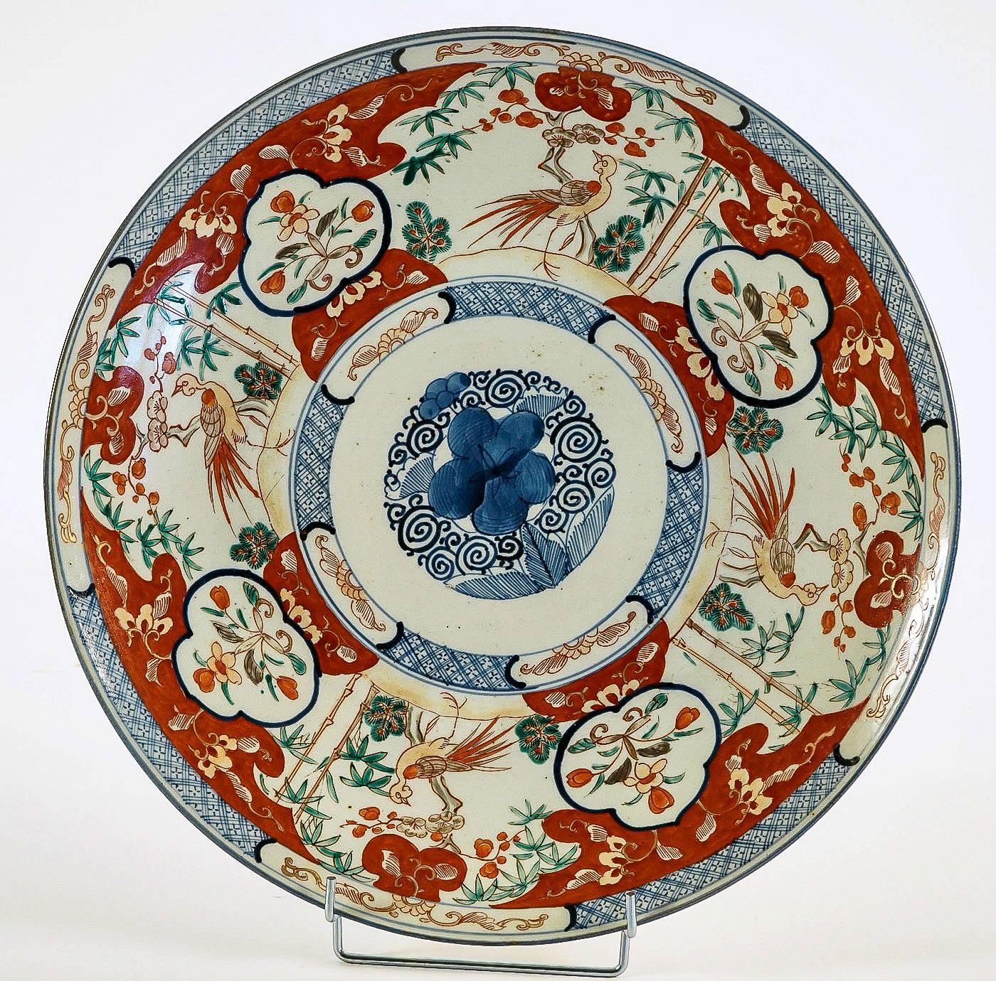 A magnificent polychrome Chinese porcelain plate, hand-painted in a red, depicting birds all around the center.

Beautiful Chinese work, mid-19th-century, circa 1850-1880.

Dimension: Diameter 18.50 In.

Fine original condition.
    