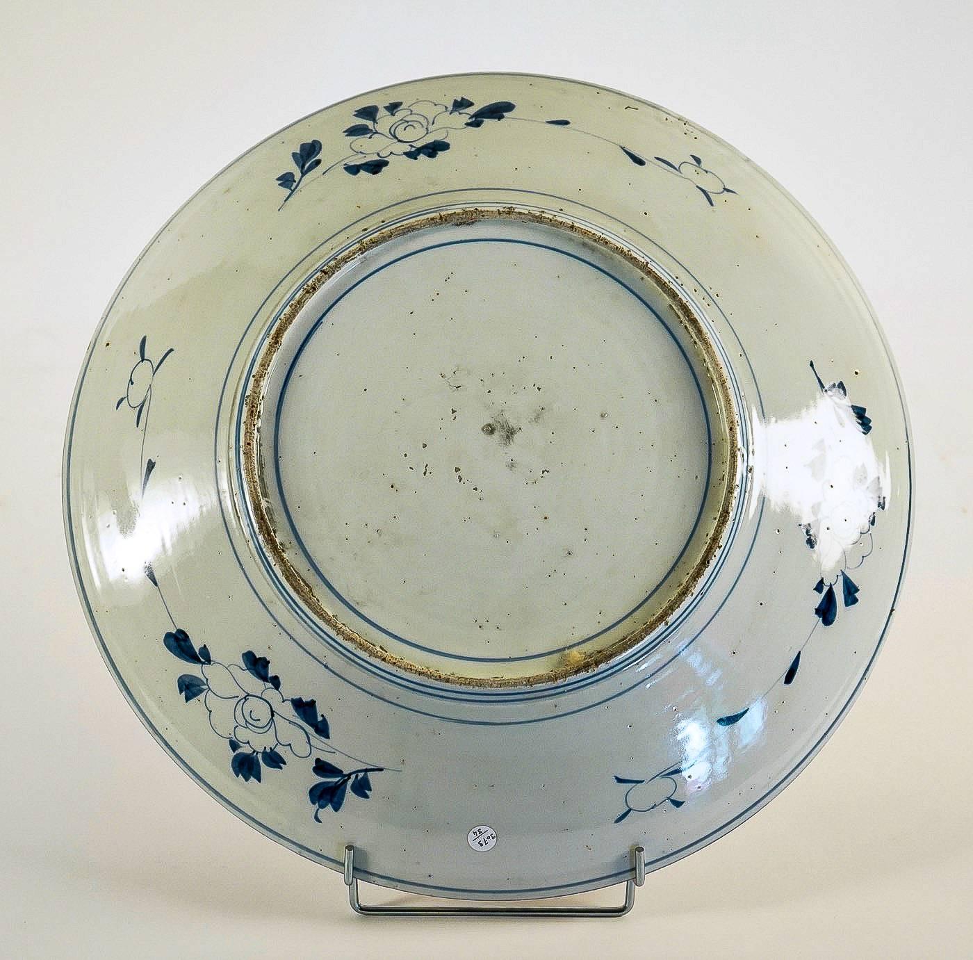 Mid-19th Century Chinese Polychrome Porcelain, Magnificent Round Dish circa 1850 For Sale 4