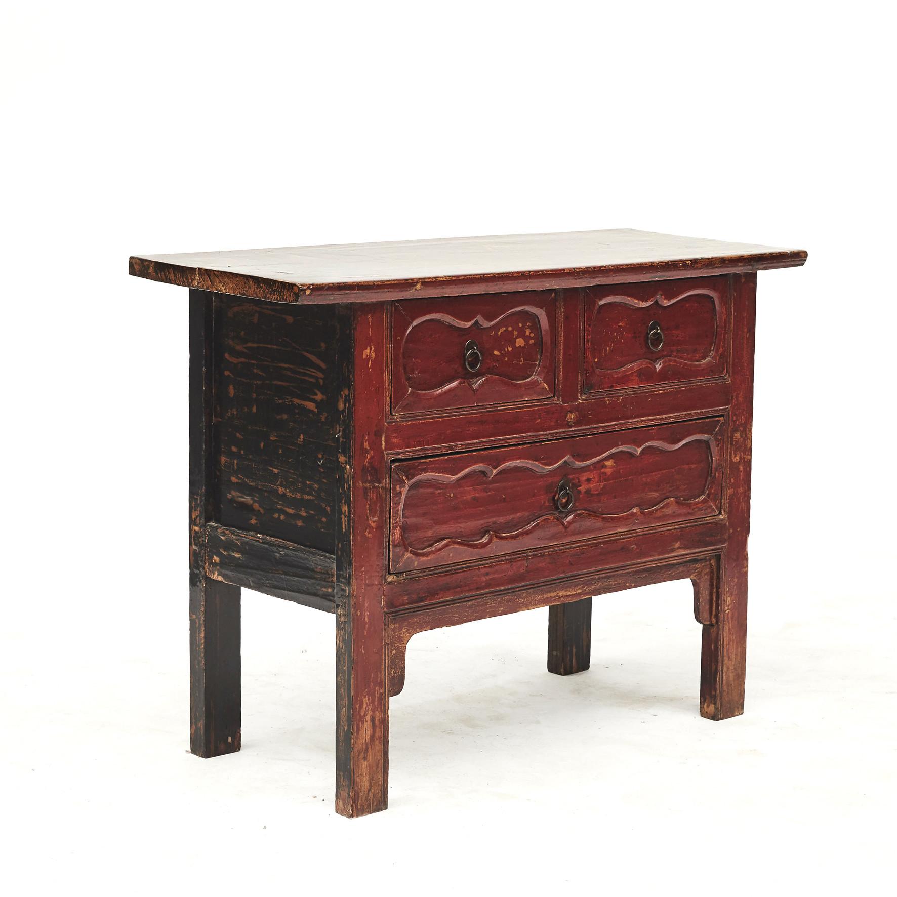 Mid-19th Century Chinese Red Lacquer Sideboard with 3 Drawers For Sale 6